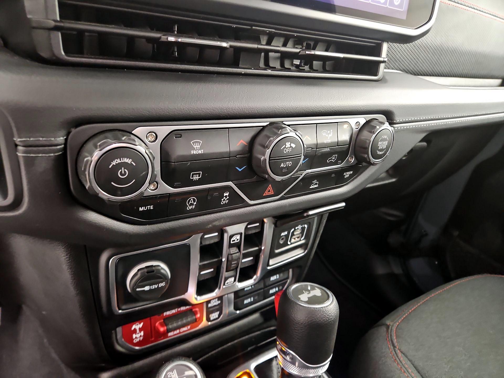 Thumbnail: 2025 Jeep Wrangler - 16