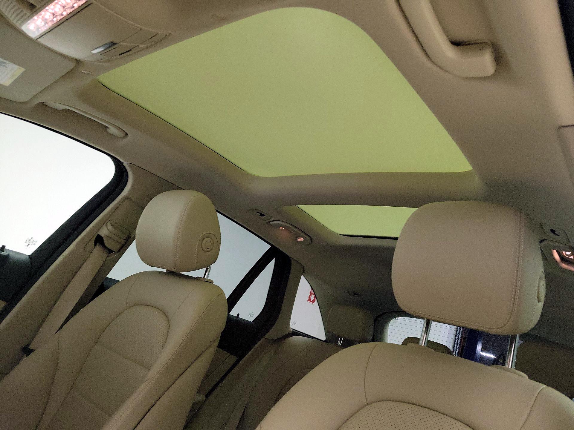 Thumbnail: 2022 Mercedes-Benz GLC - 19