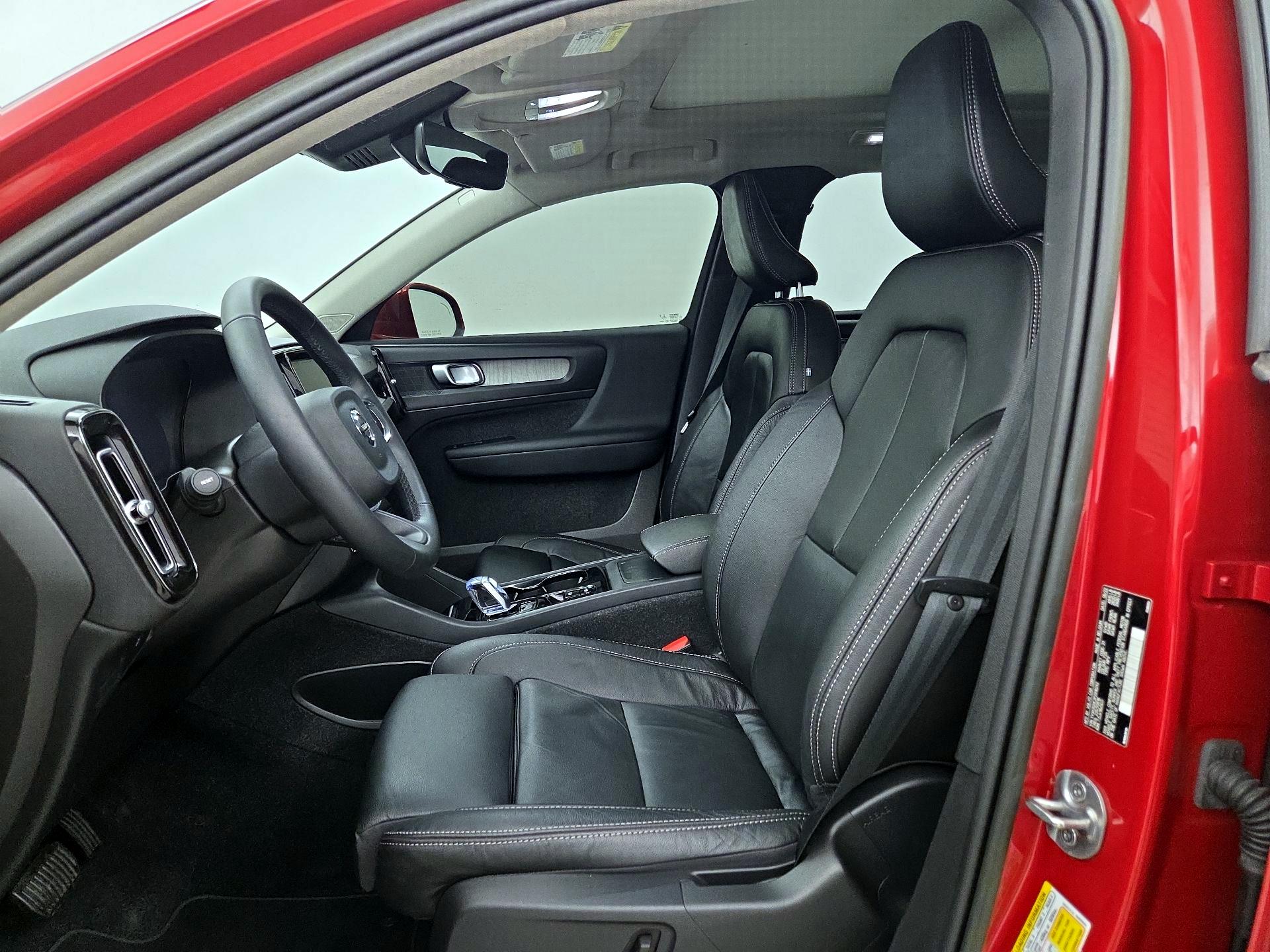 Thumbnail: 2023 Volvo XC40 - 11