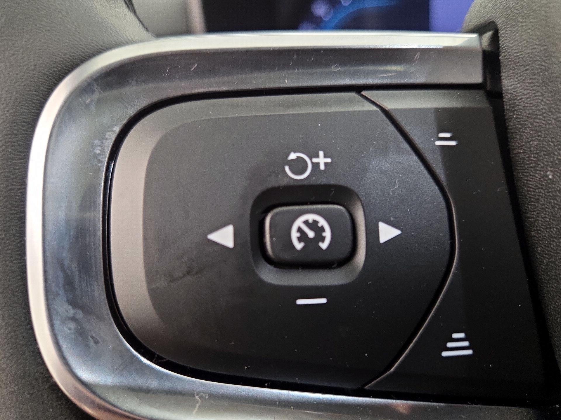 Thumbnail: 2023 Volvo XC40 - 13