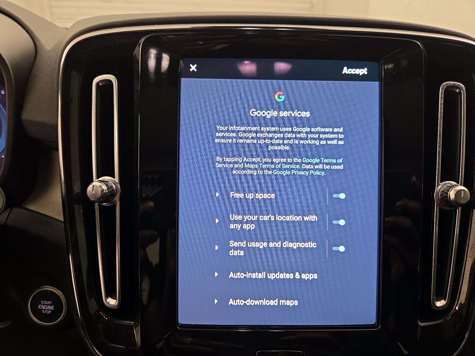 Thumbnail: 2023 Volvo XC40 - 14