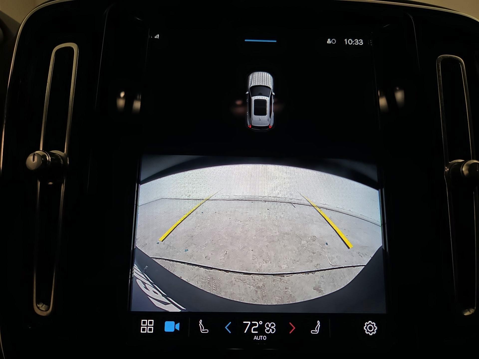 Thumbnail: 2023 Volvo XC40 - 15