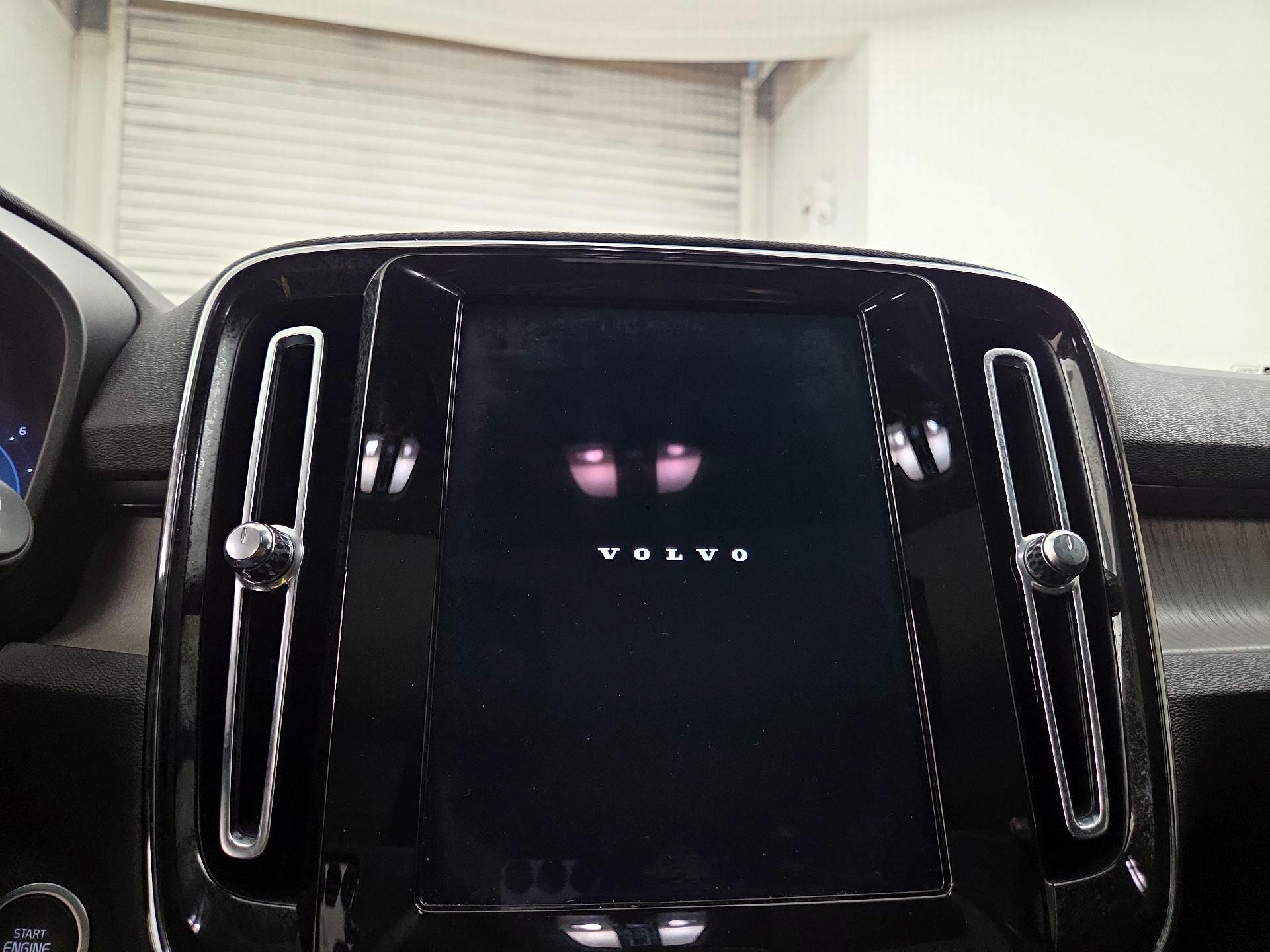 Thumbnail: 2023 Volvo XC40 - 16