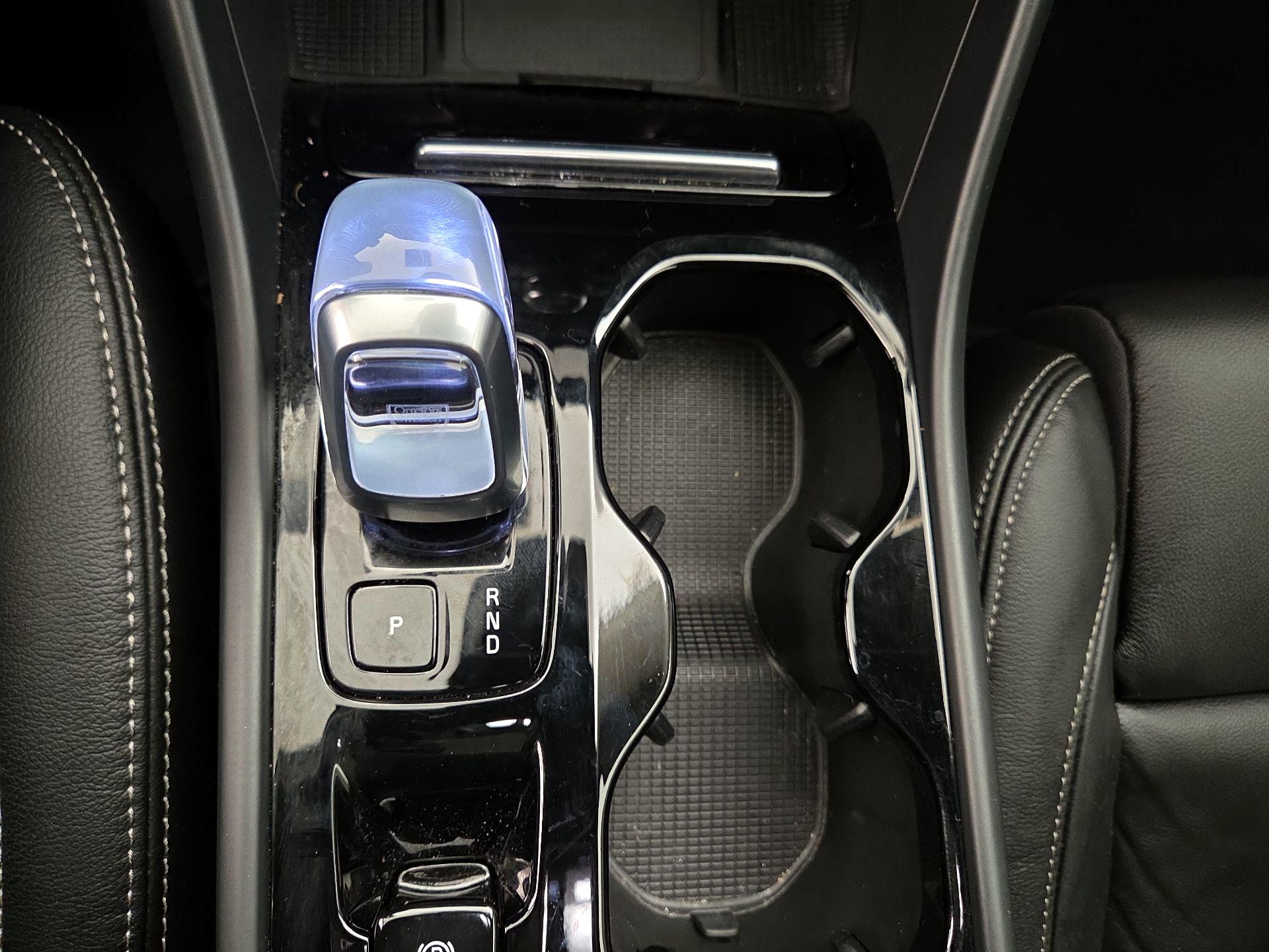 Thumbnail: 2023 Volvo XC40 - 18