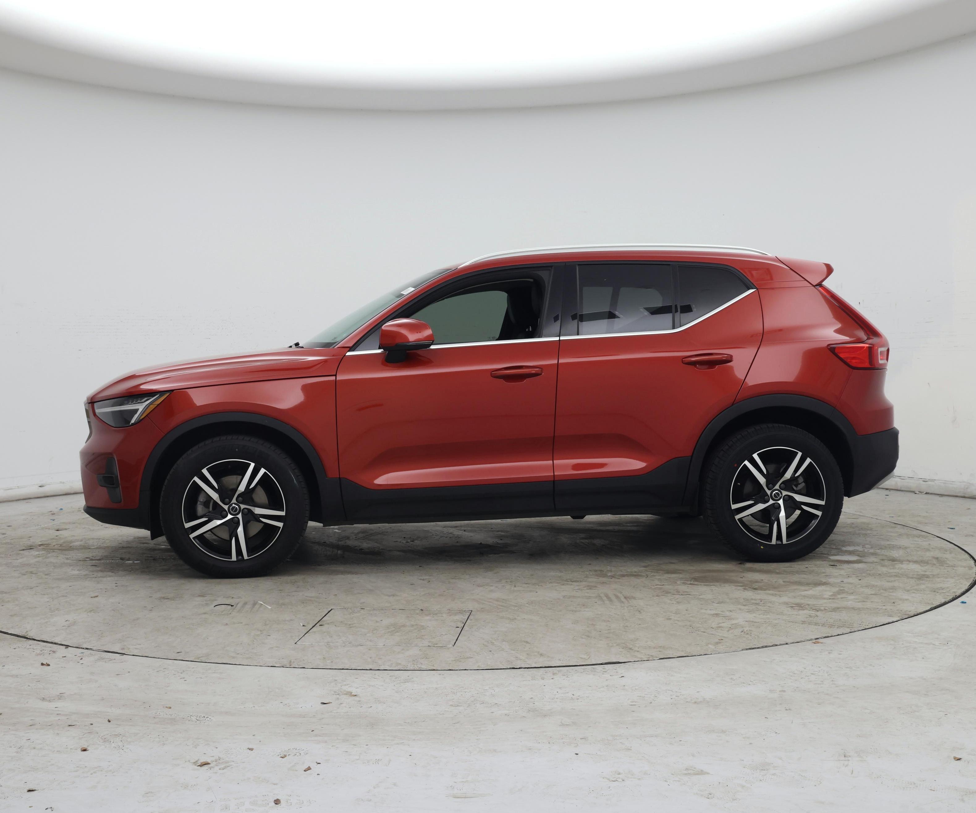 Thumbnail: 2023 Volvo XC40 - 3