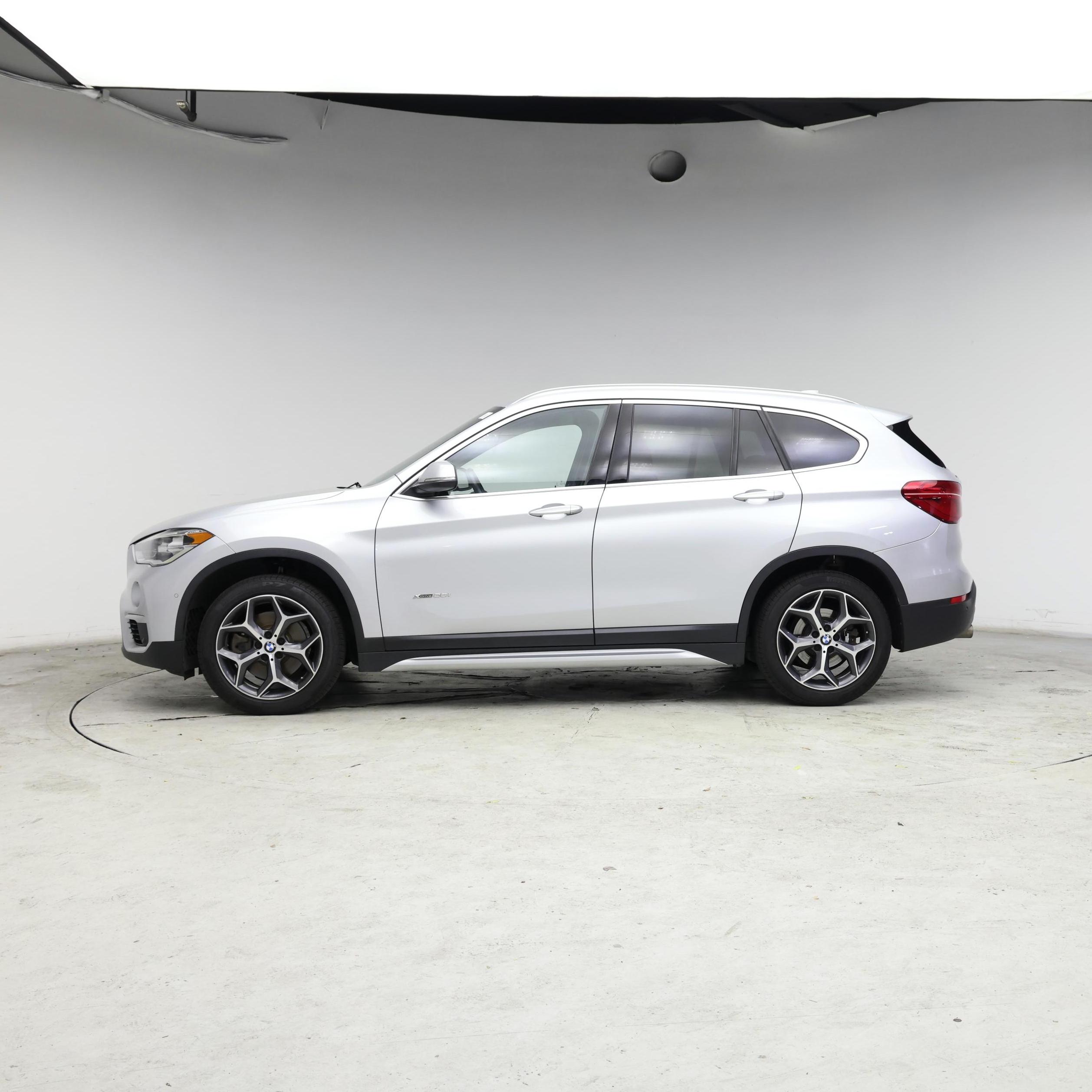 Thumbnail: 2017 BMW X1 - 3