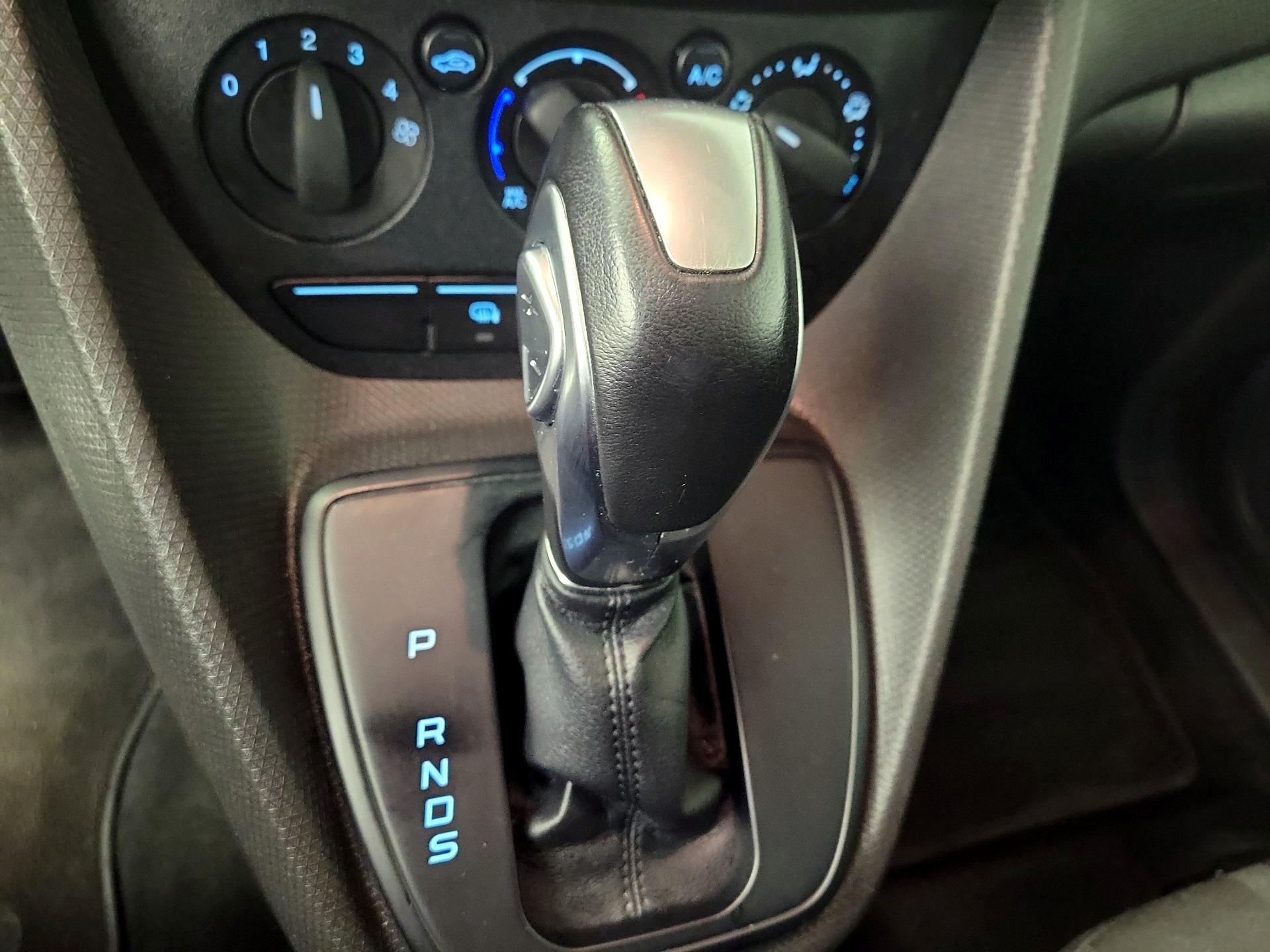 Thumbnail: 2016 Ford Transit Series - 17