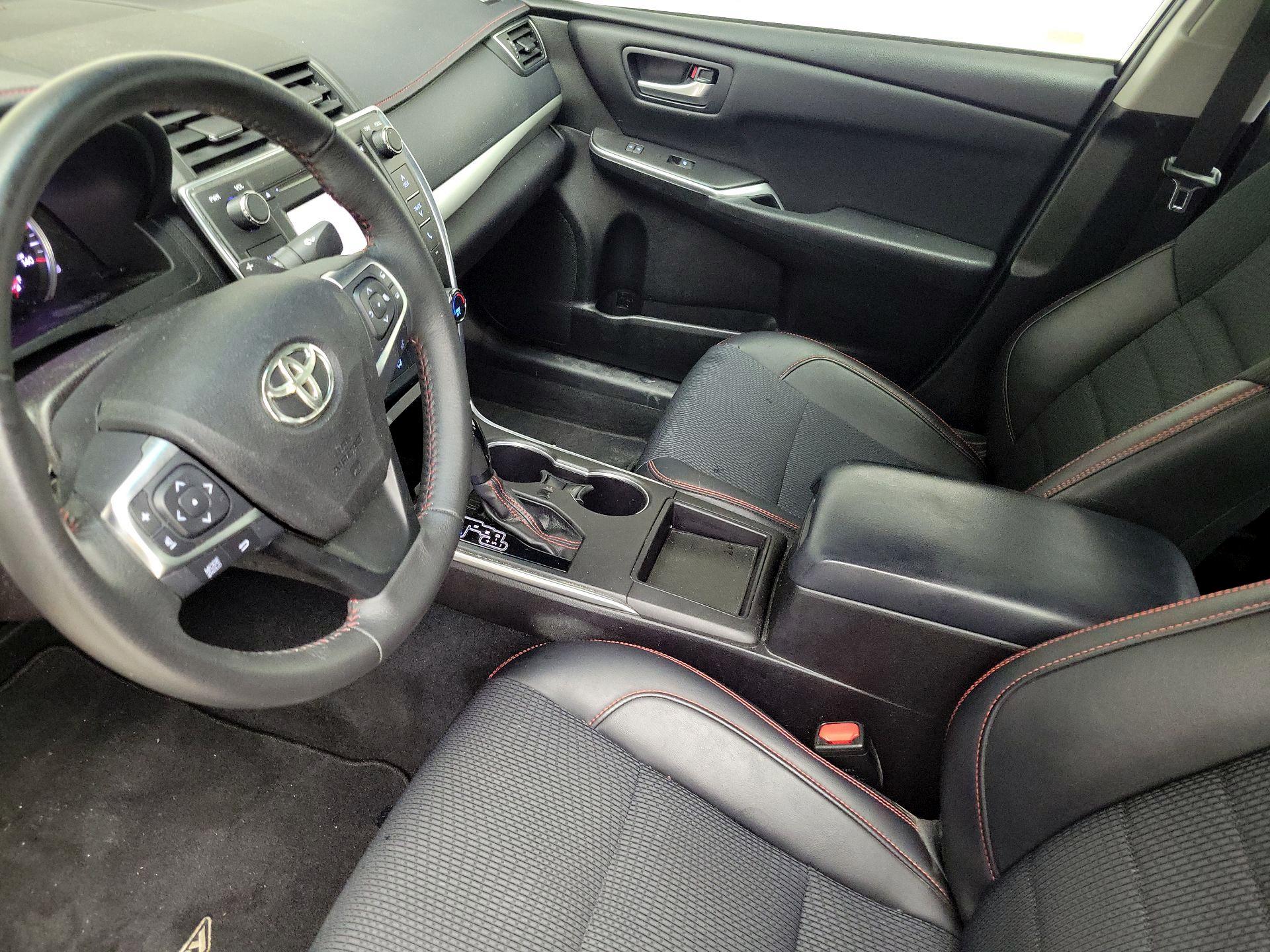 Thumbnail: 2017 Toyota Camry - 11