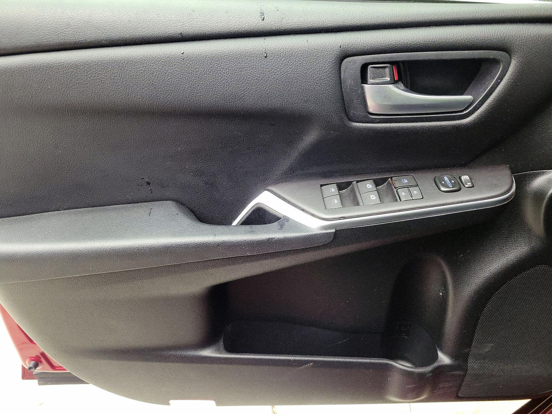 Thumbnail: 2017 Toyota Camry - 12