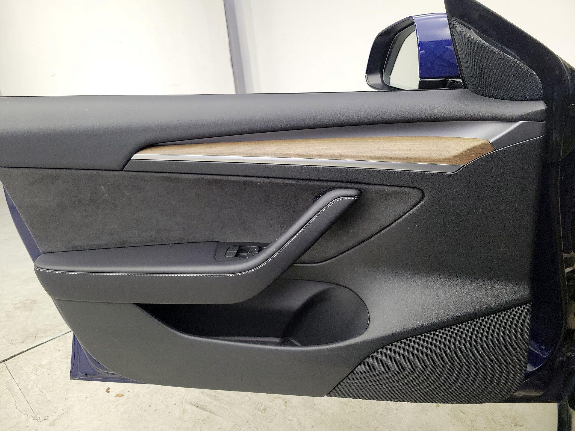 Thumbnail: 2023 Tesla Model 3 - 12