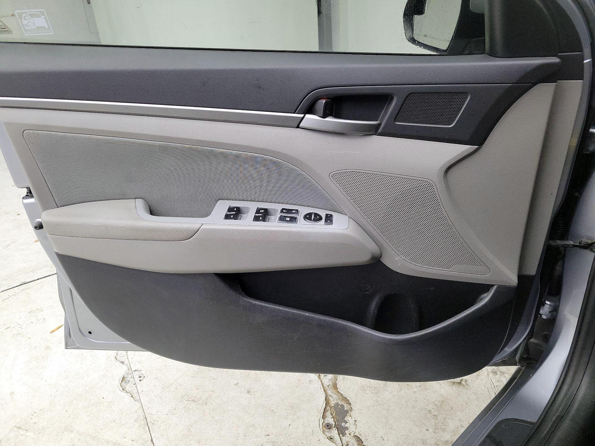 Thumbnail: 2017 Hyundai Elantra - 12