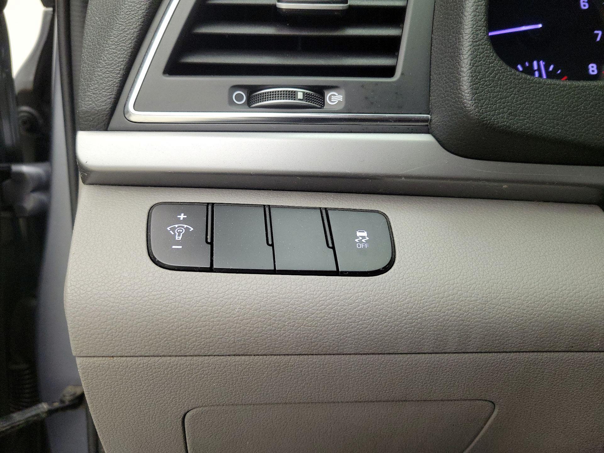 Thumbnail: 2017 Hyundai Elantra - 13