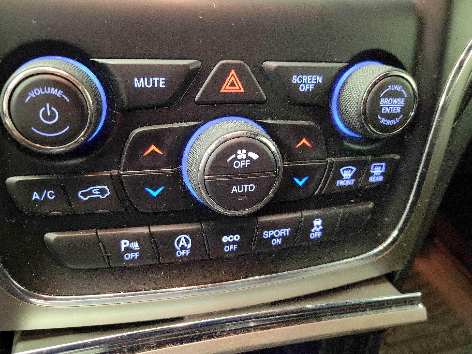 Thumbnail: 2018 Jeep Grand Cherokee - 16