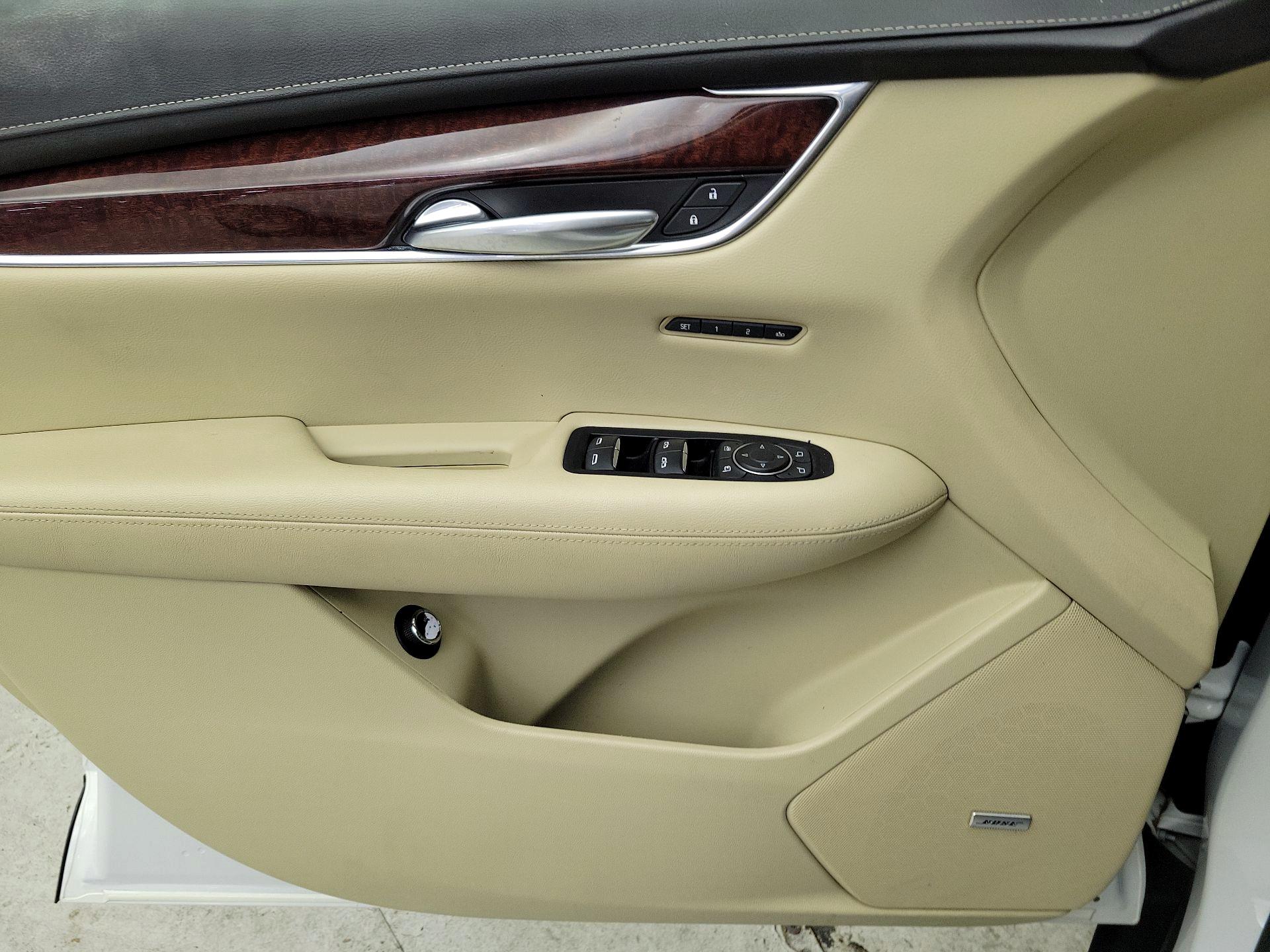 Thumbnail: 2018 Cadillac XT5 - 12