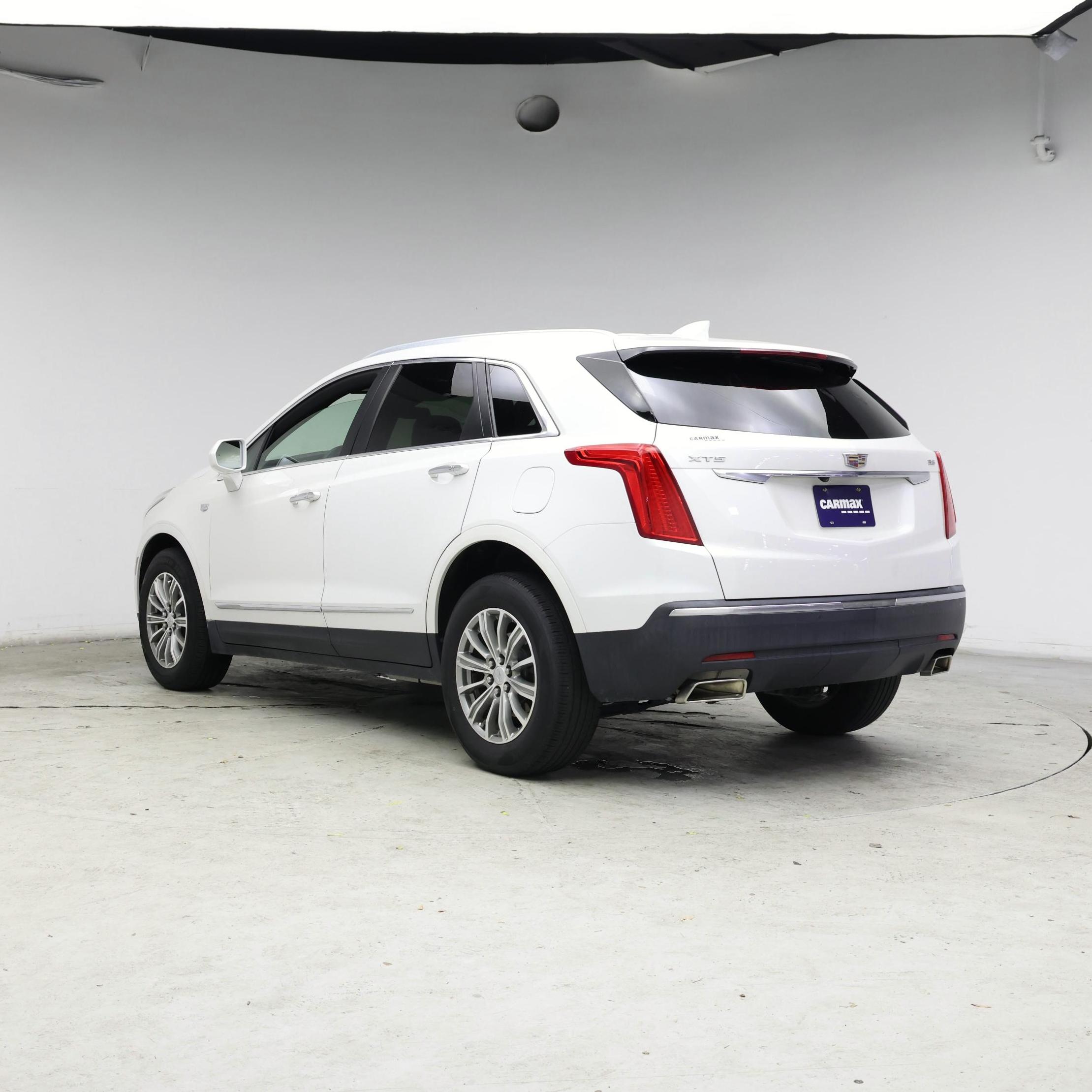 Thumbnail: 2018 Cadillac XT5 - 2