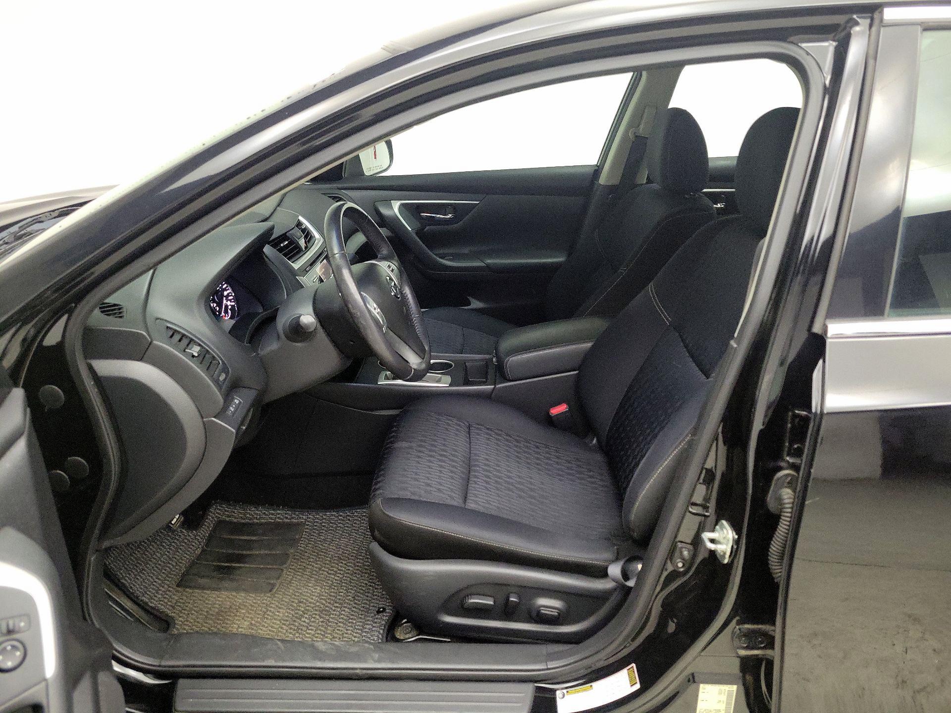 Thumbnail: 2017 Nissan Altima - 11