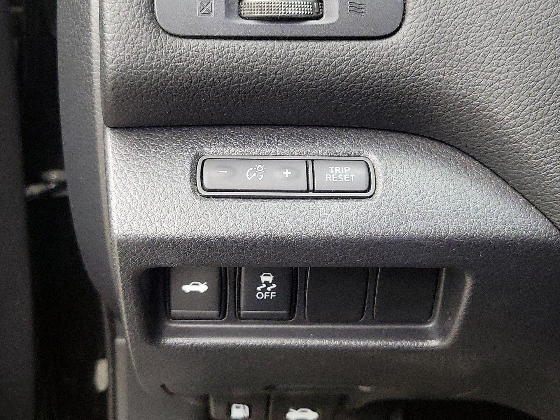 Thumbnail: 2017 Nissan Altima - 13