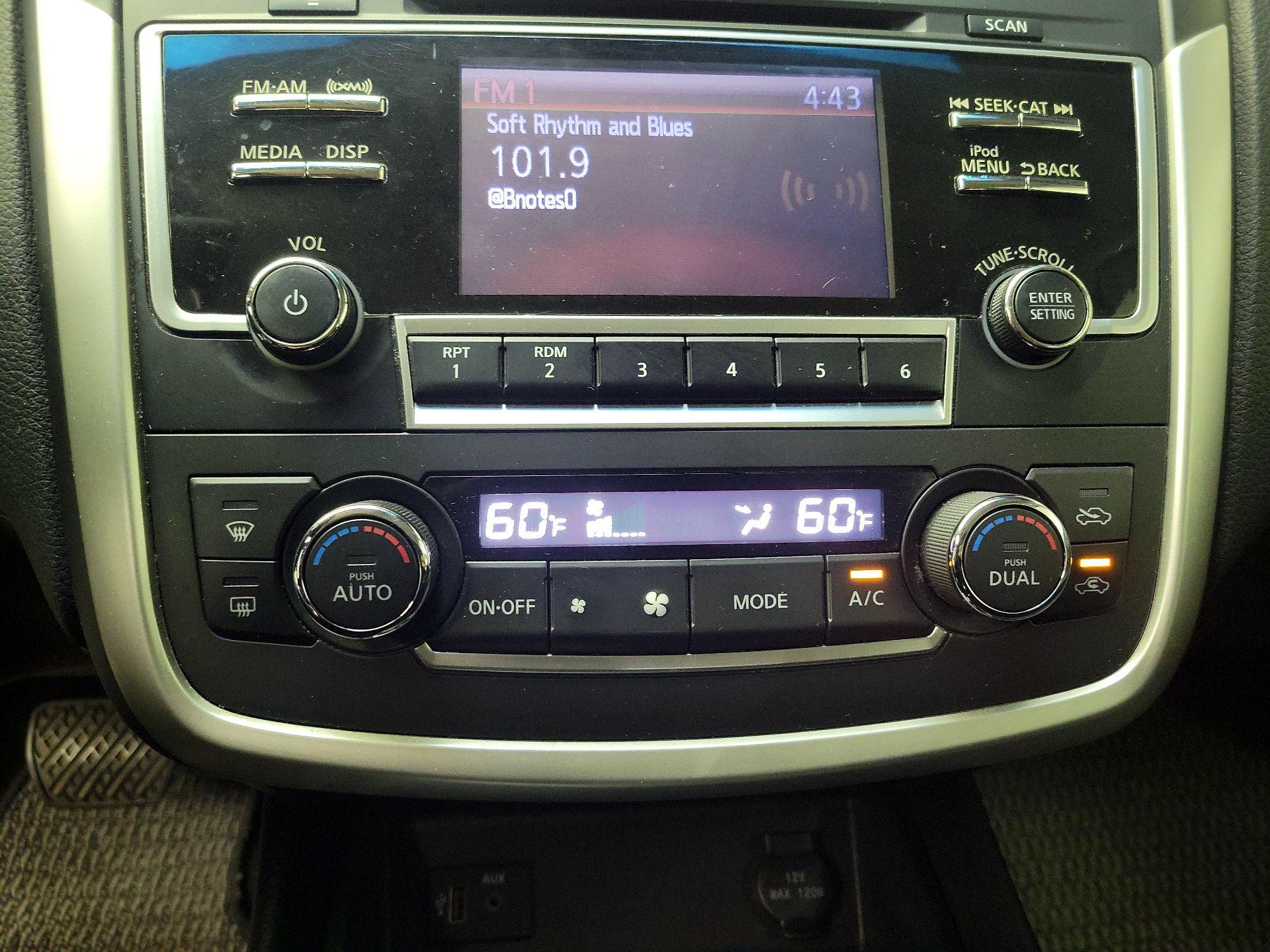 Thumbnail: 2017 Nissan Altima - 16