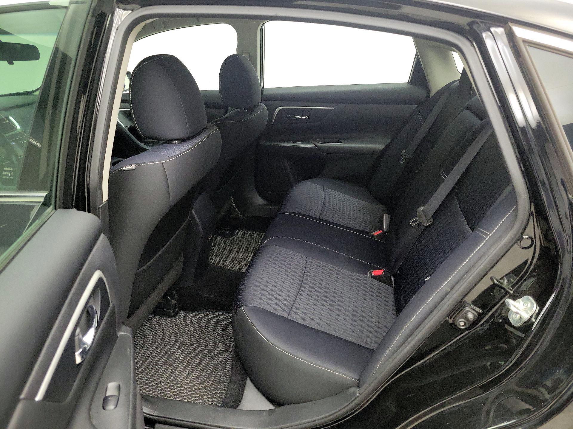 Thumbnail: 2017 Nissan Altima - 19