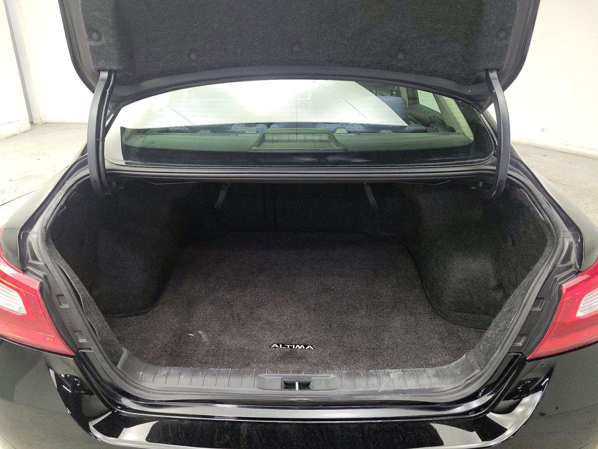 Thumbnail: 2017 Nissan Altima - 20