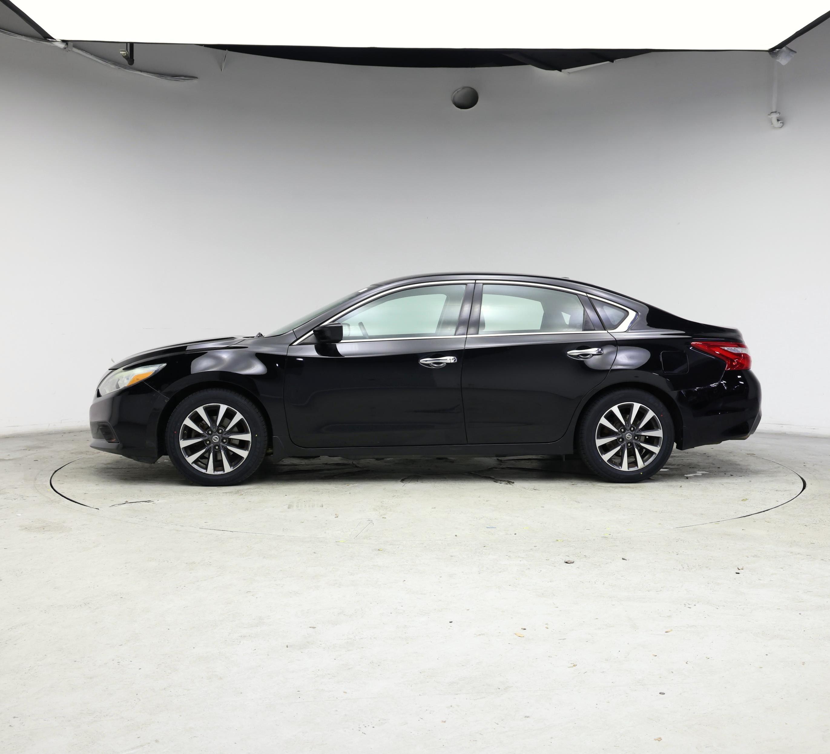 Thumbnail: 2017 Nissan Altima - 3