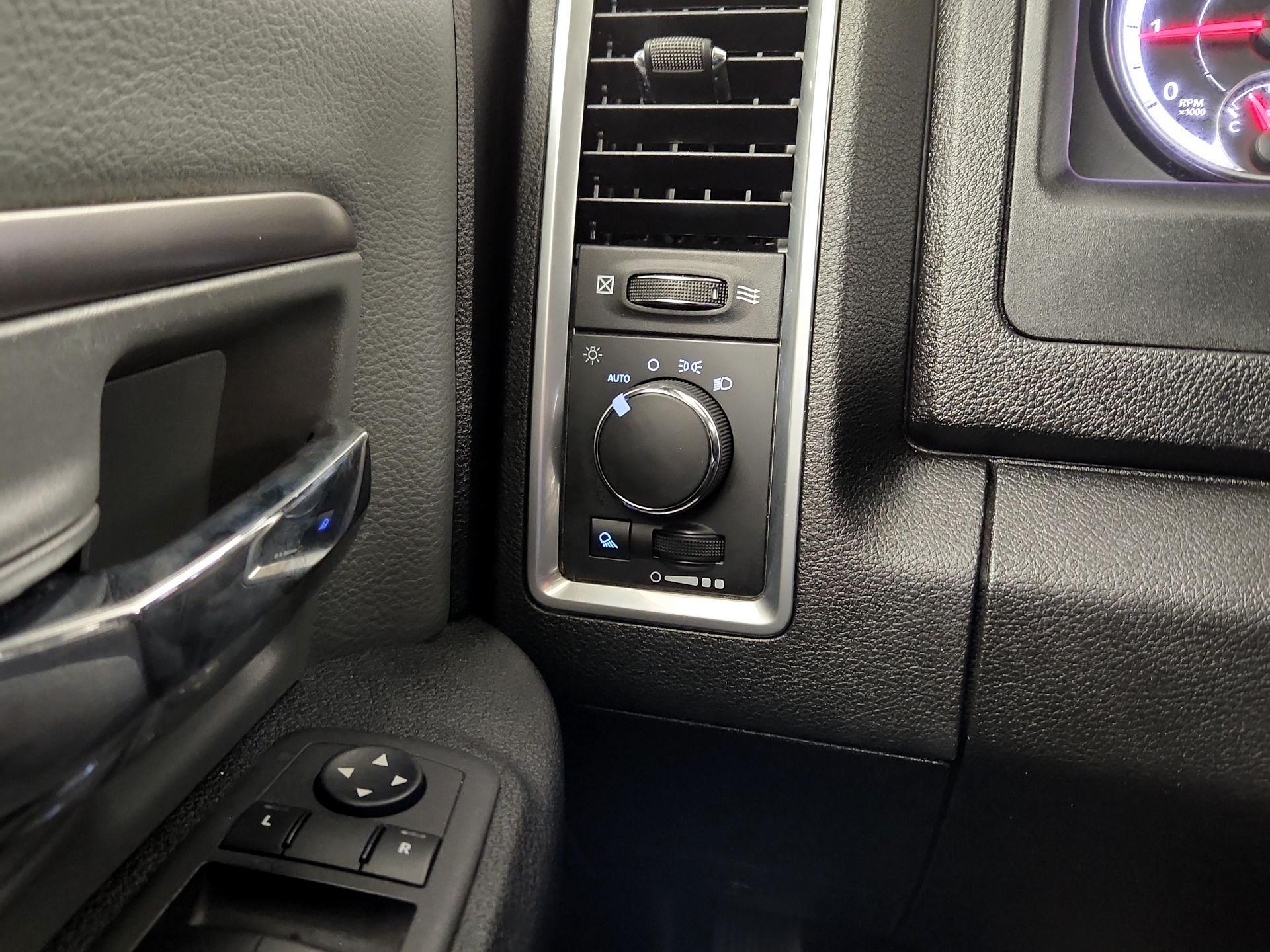 Thumbnail: 2024 RAM 1500 Classic - 11