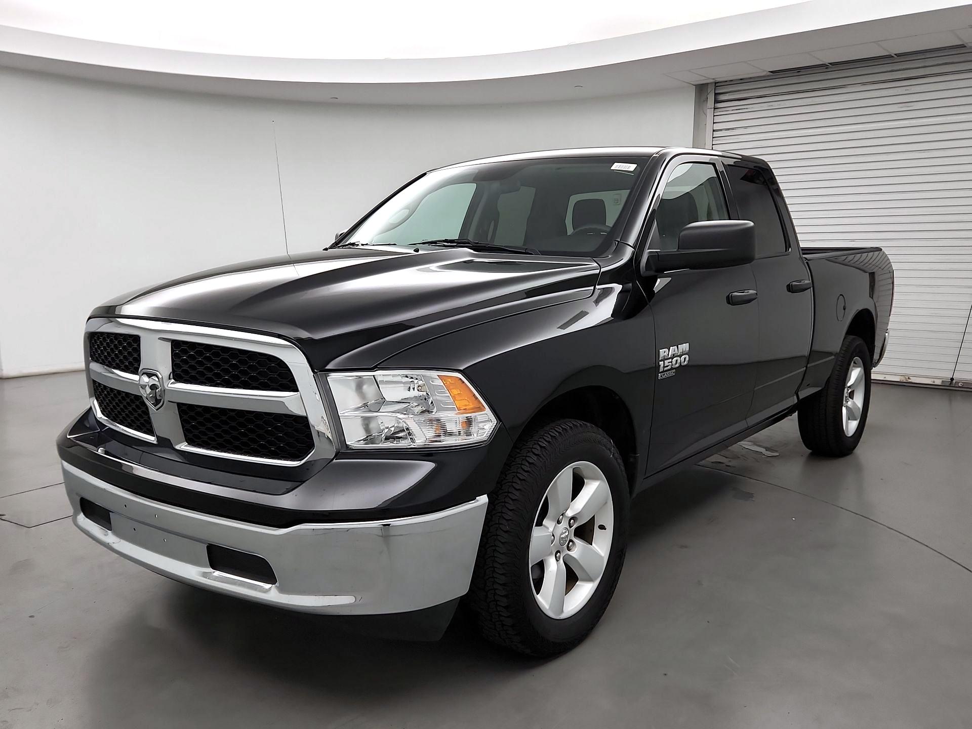 Thumbnail: 2024 RAM 1500 Classic - 3