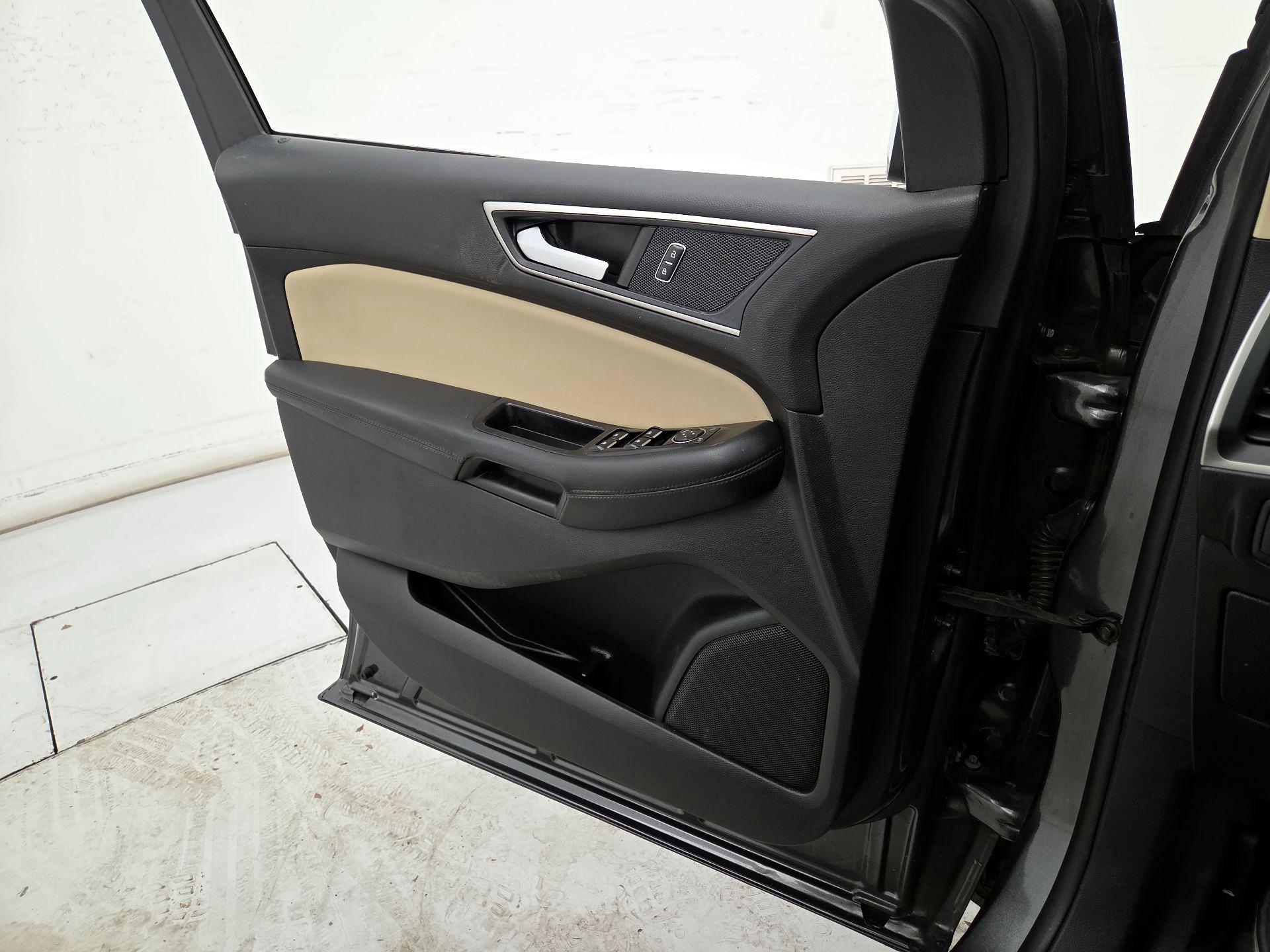 Thumbnail: 2020 Ford Edge - 12