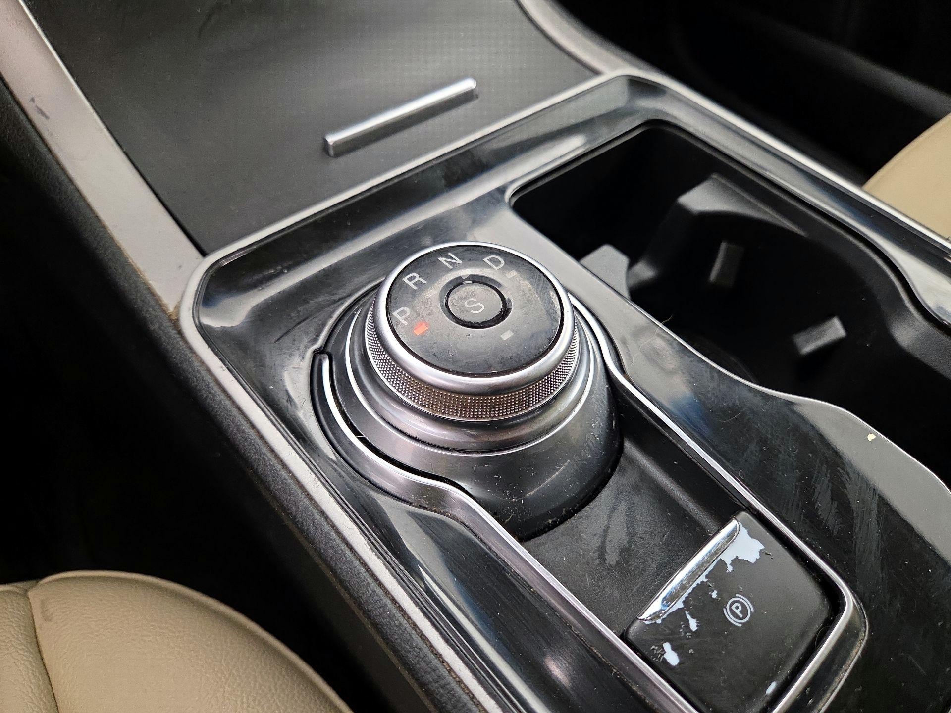 Thumbnail: 2020 Ford Edge - 18