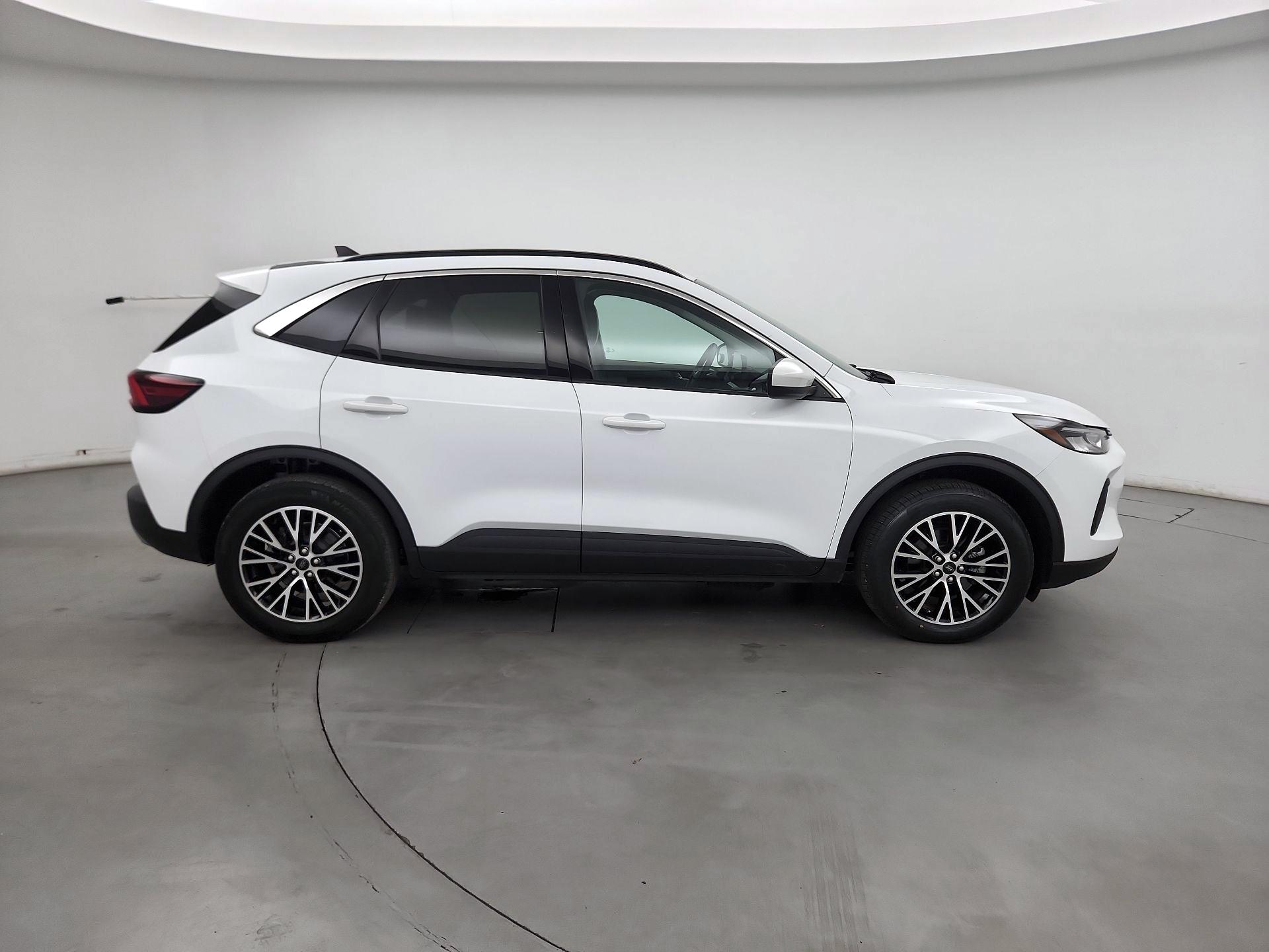 Thumbnail: 2023 Ford Escape - 4