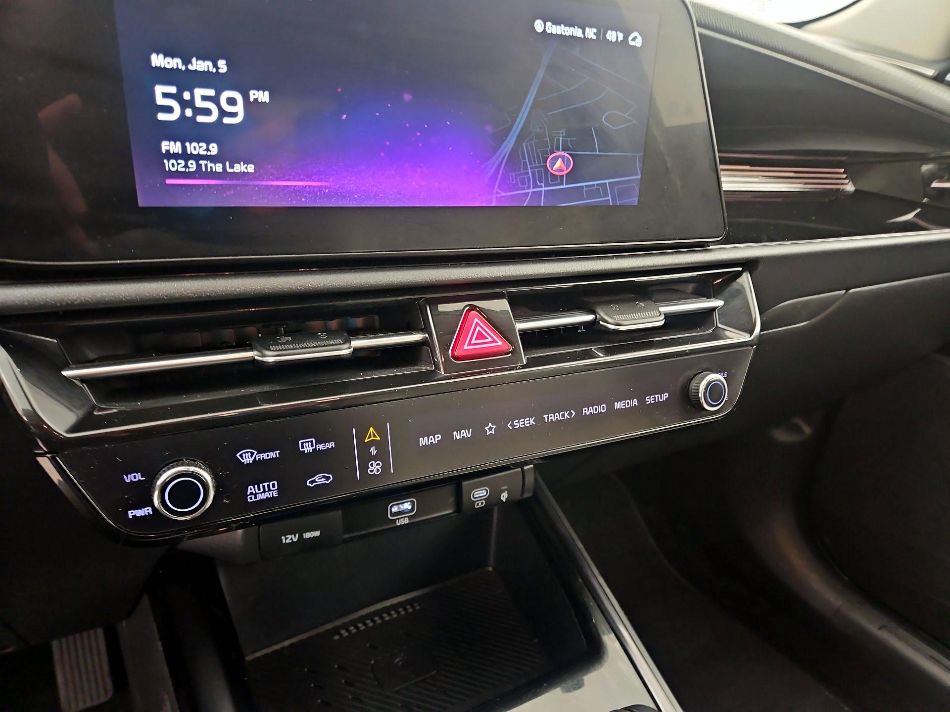 Thumbnail: 2024 Kia Niro - 16