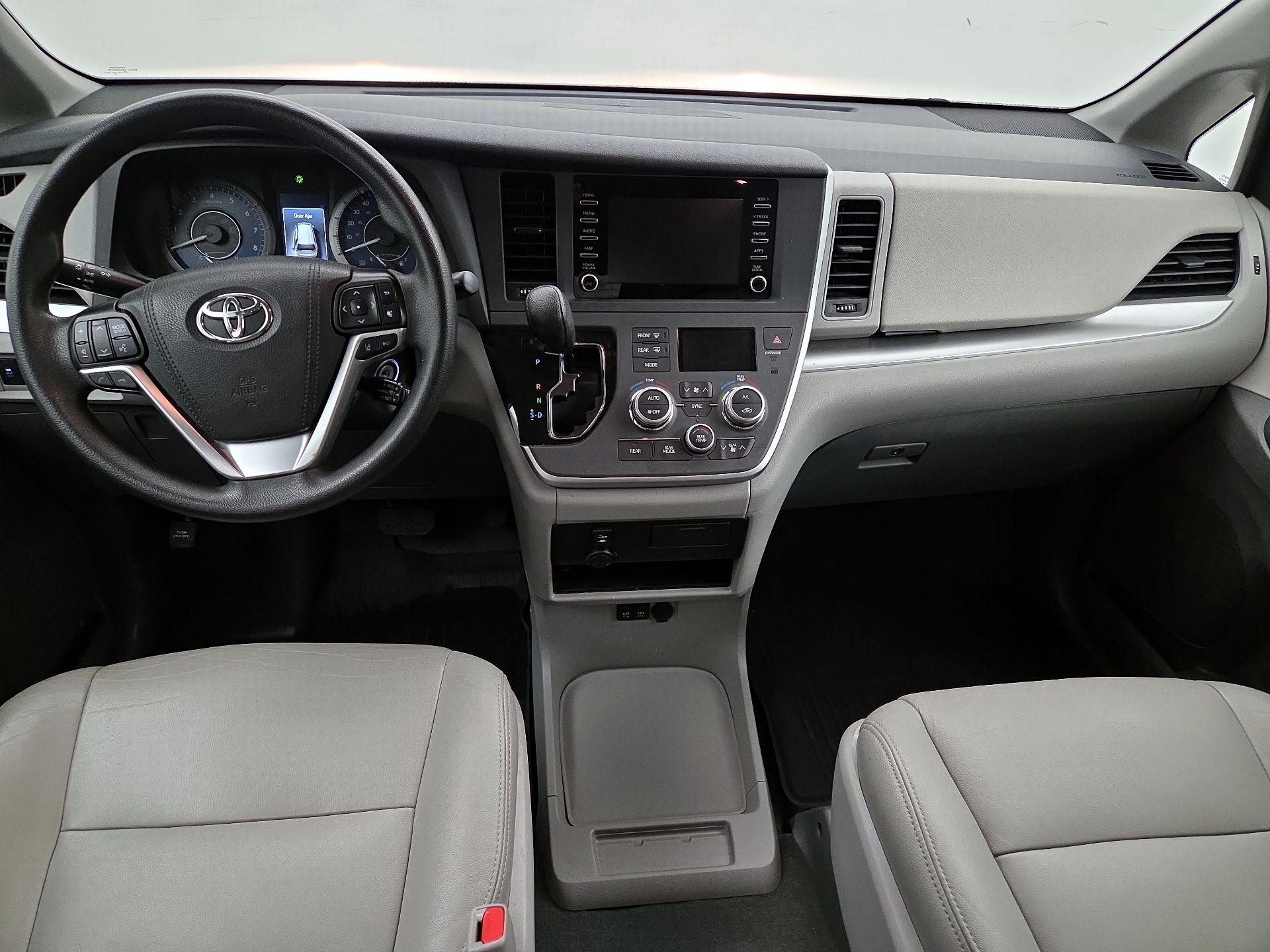 Thumbnail: 2020 Toyota Sienna - 9