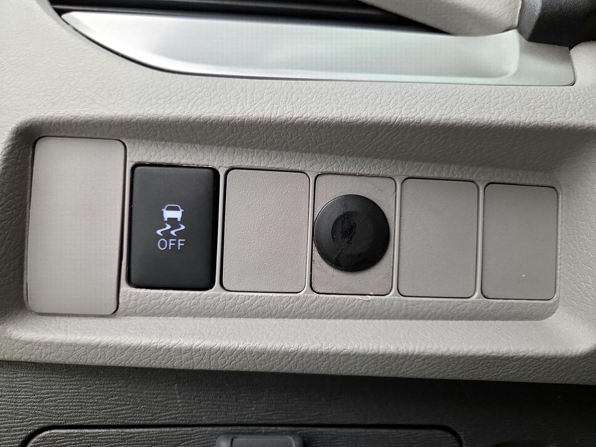 Thumbnail: 2020 Toyota Sienna - 13