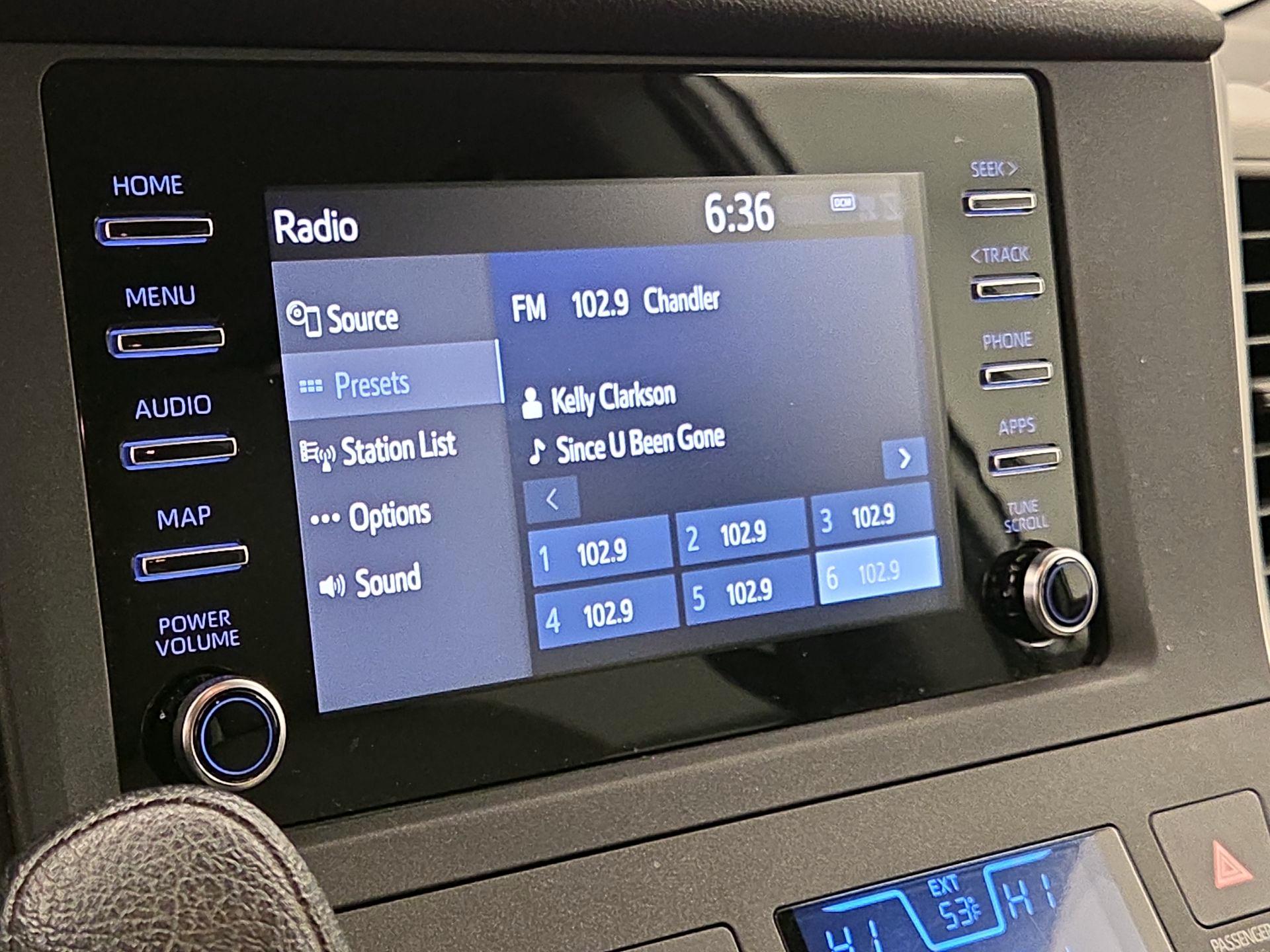 Thumbnail: 2020 Toyota Sienna - 15