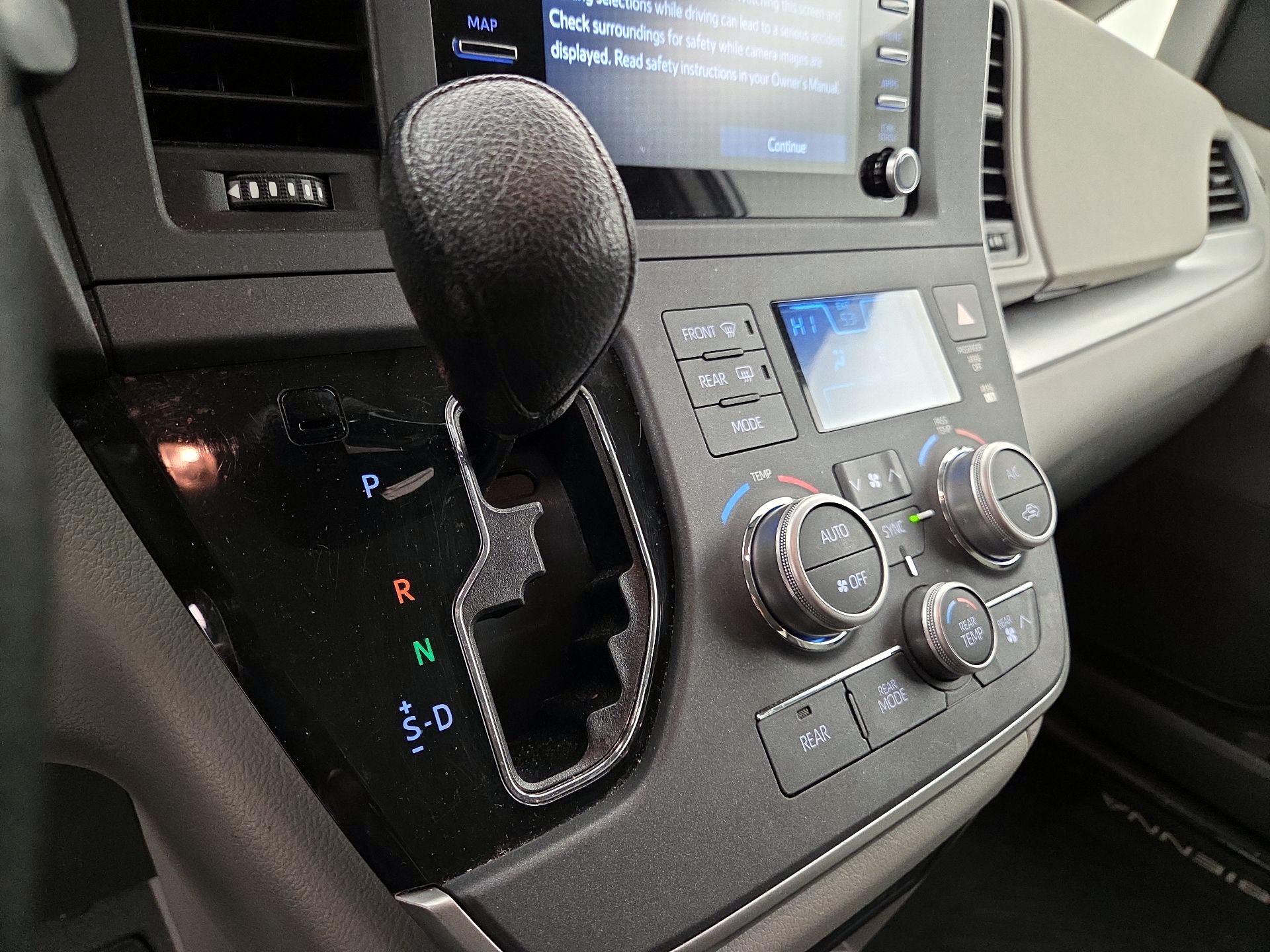 Thumbnail: 2020 Toyota Sienna - 17