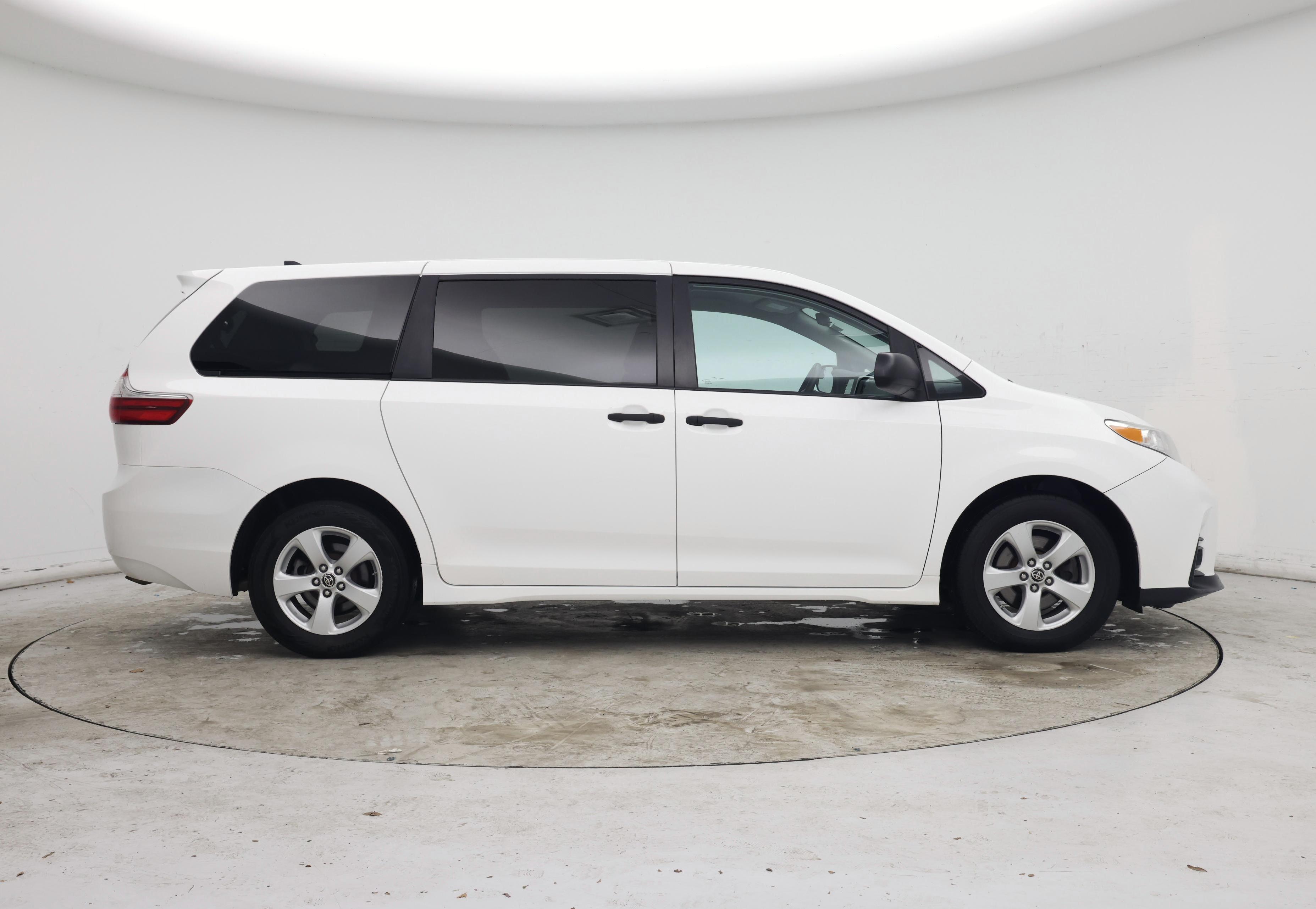 Thumbnail: 2020 Toyota Sienna - 7