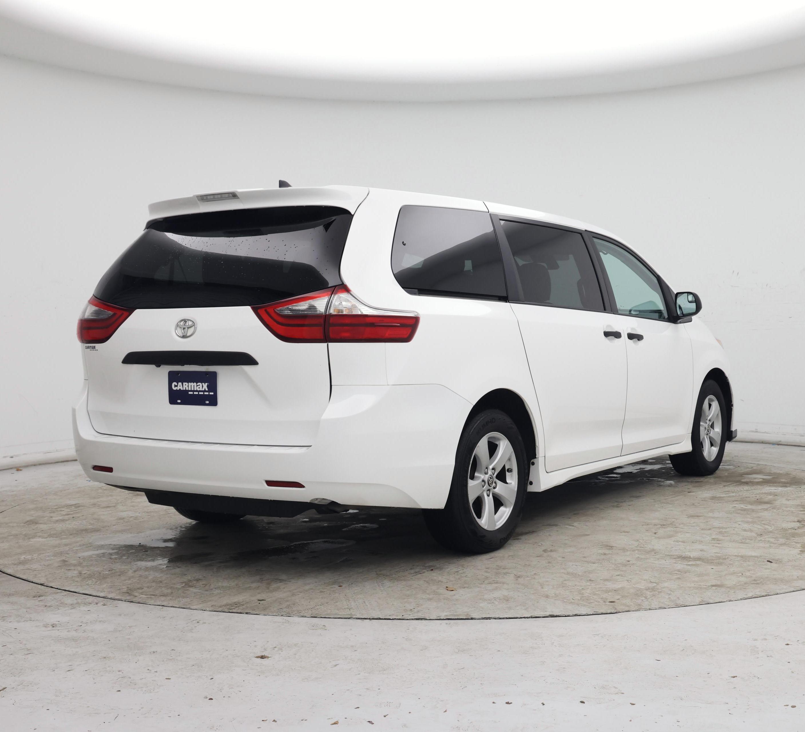 Thumbnail: 2020 Toyota Sienna - 8