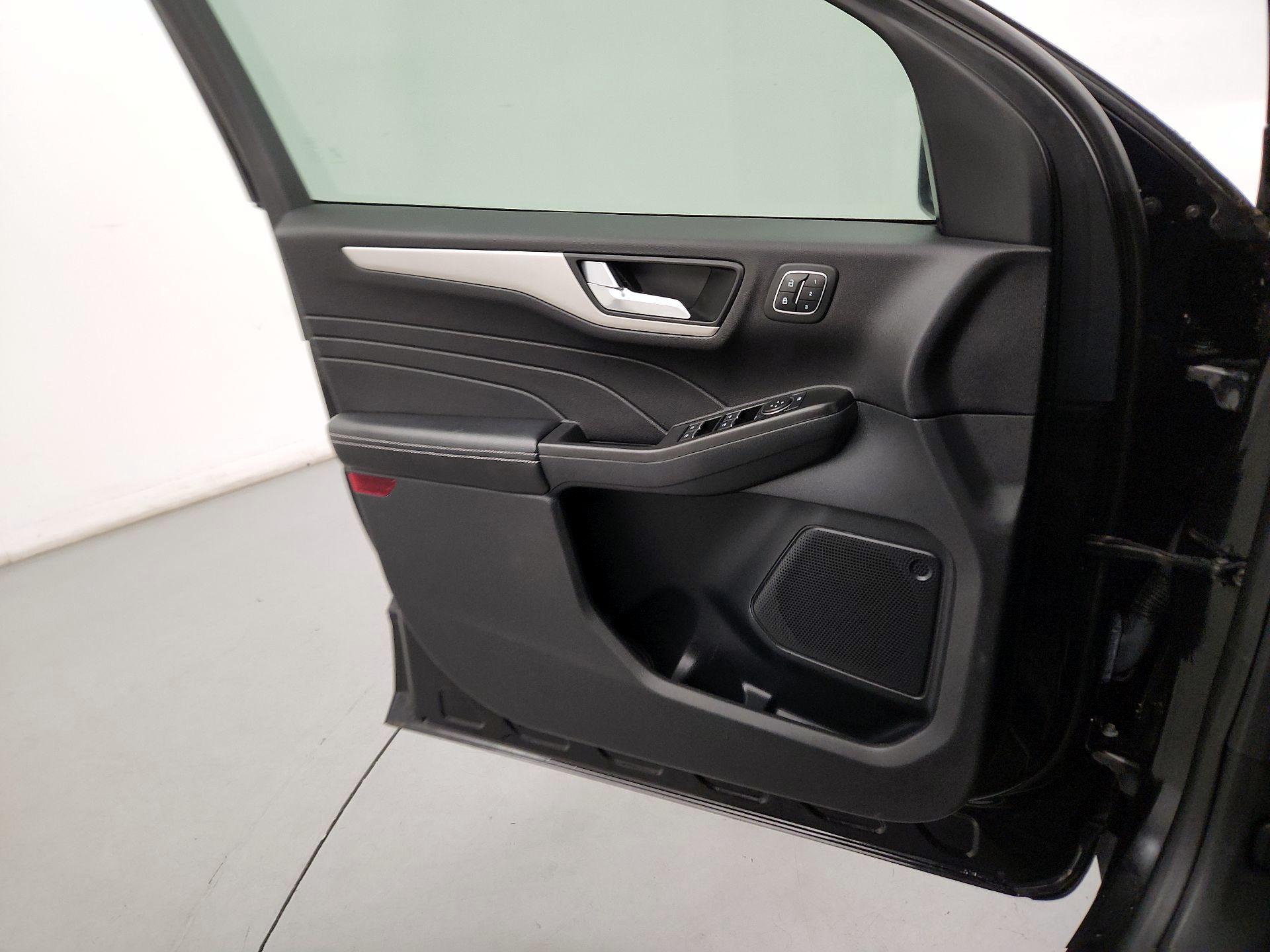 Thumbnail: 2021 Ford Escape - 10