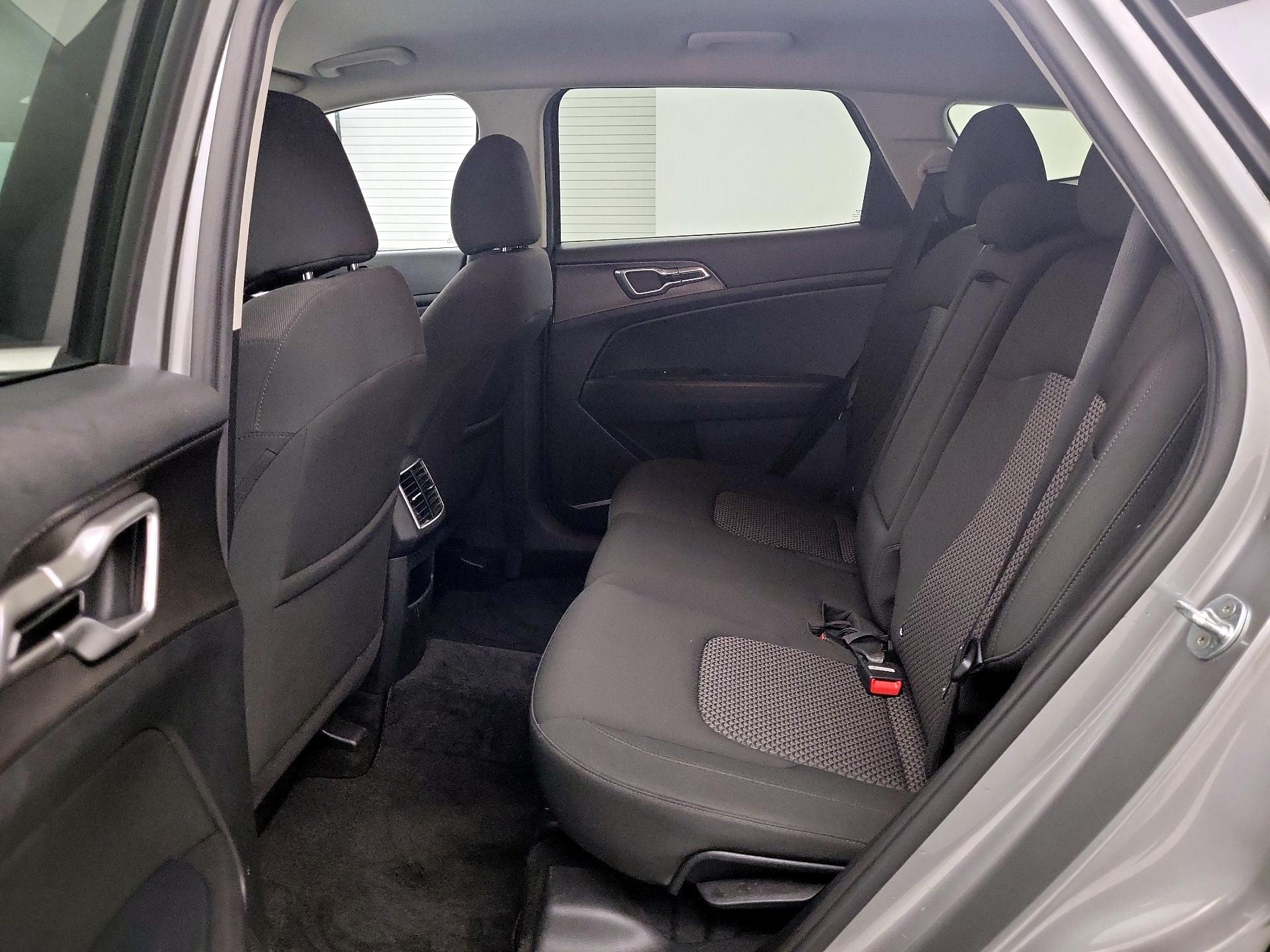 Thumbnail: 2023 Kia Sportage - 17