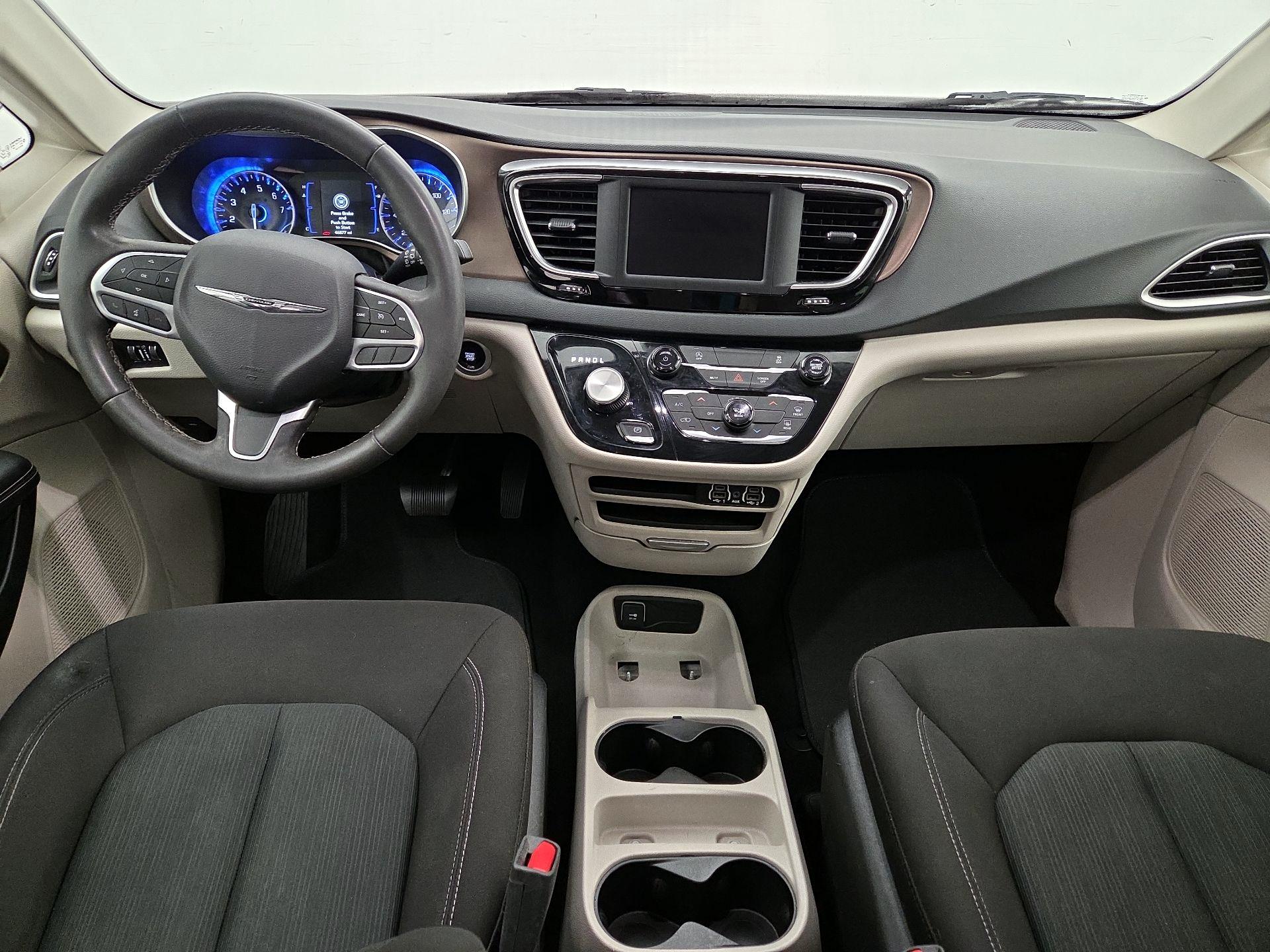 Thumbnail: 2023 Chrysler Voyager - 9