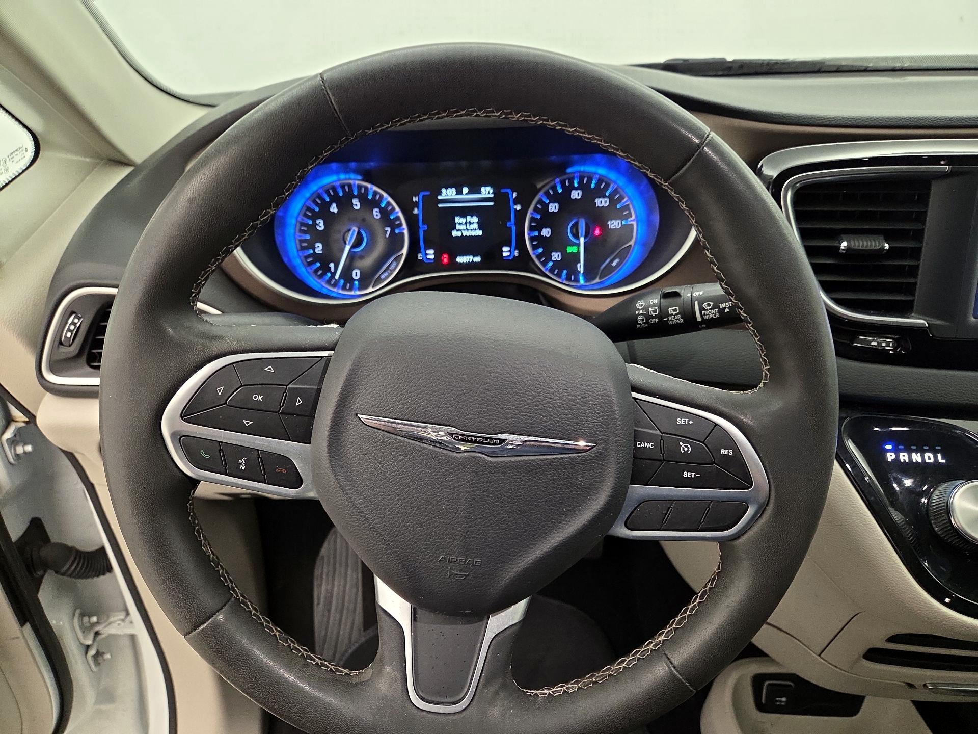 Thumbnail: 2023 Chrysler Voyager - 10