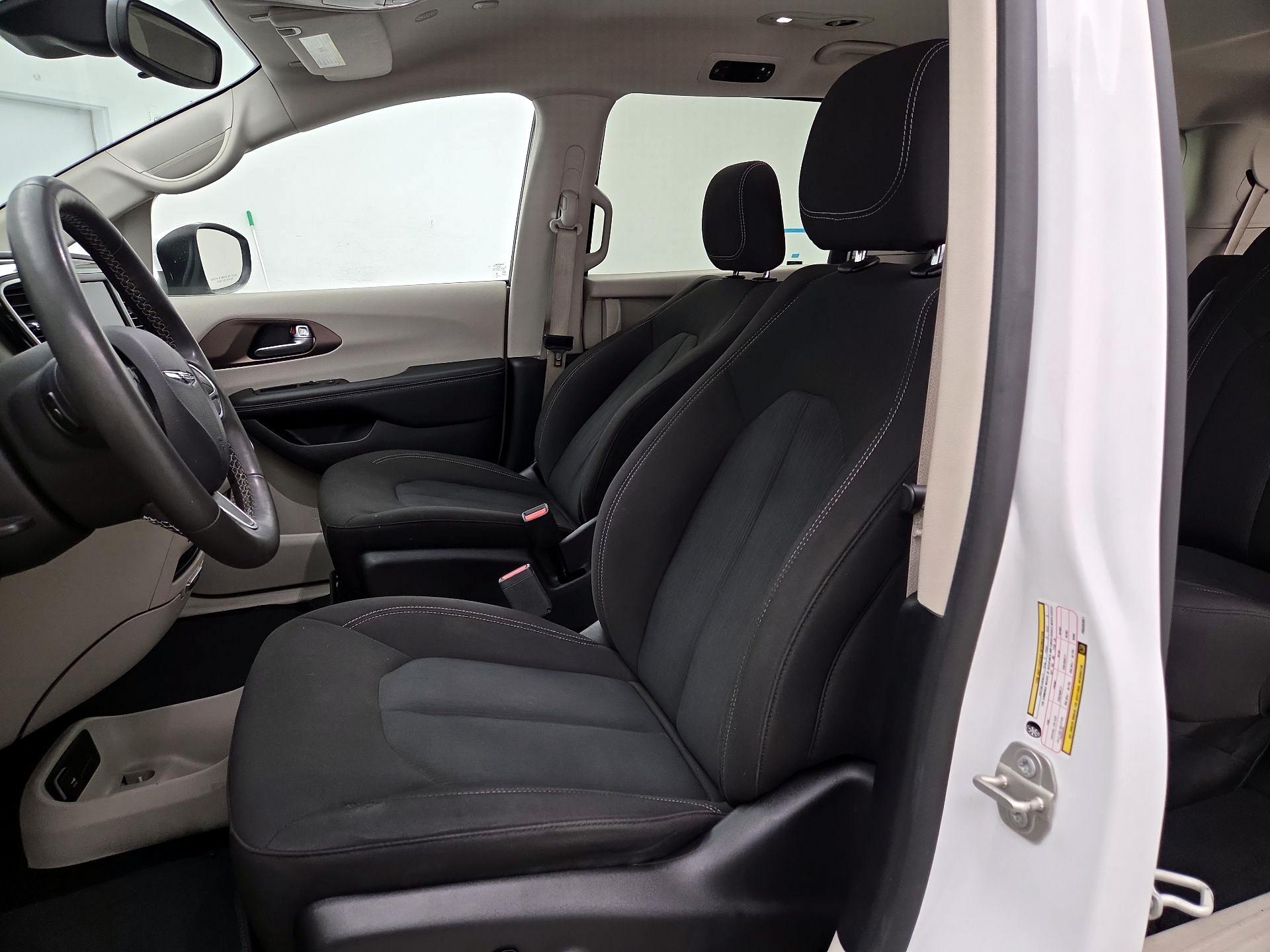 Thumbnail: 2023 Chrysler Voyager - 11