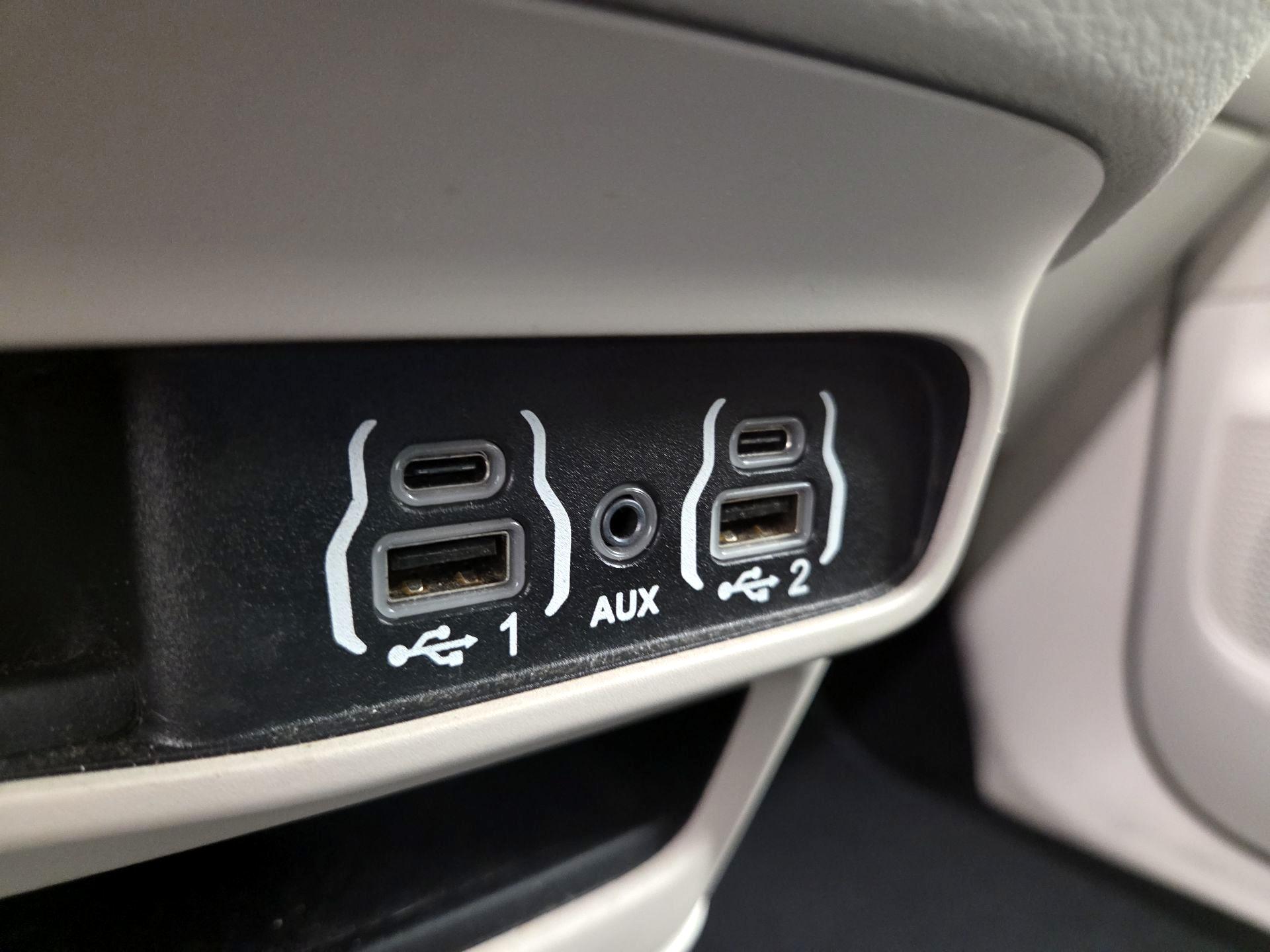 Thumbnail: 2023 Chrysler Voyager - 18