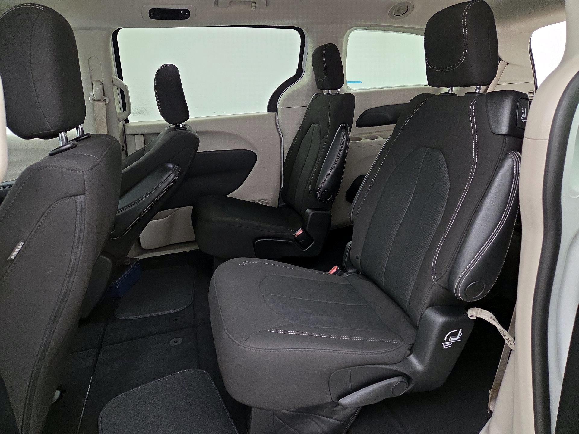 Thumbnail: 2023 Chrysler Voyager - 19