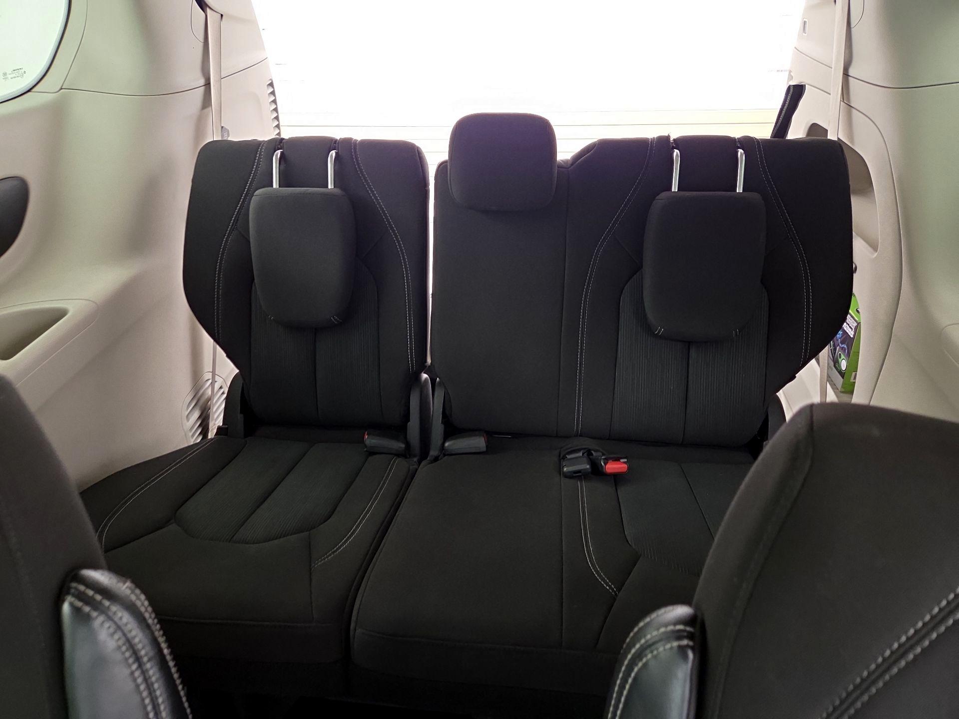 Thumbnail: 2023 Chrysler Voyager - 20