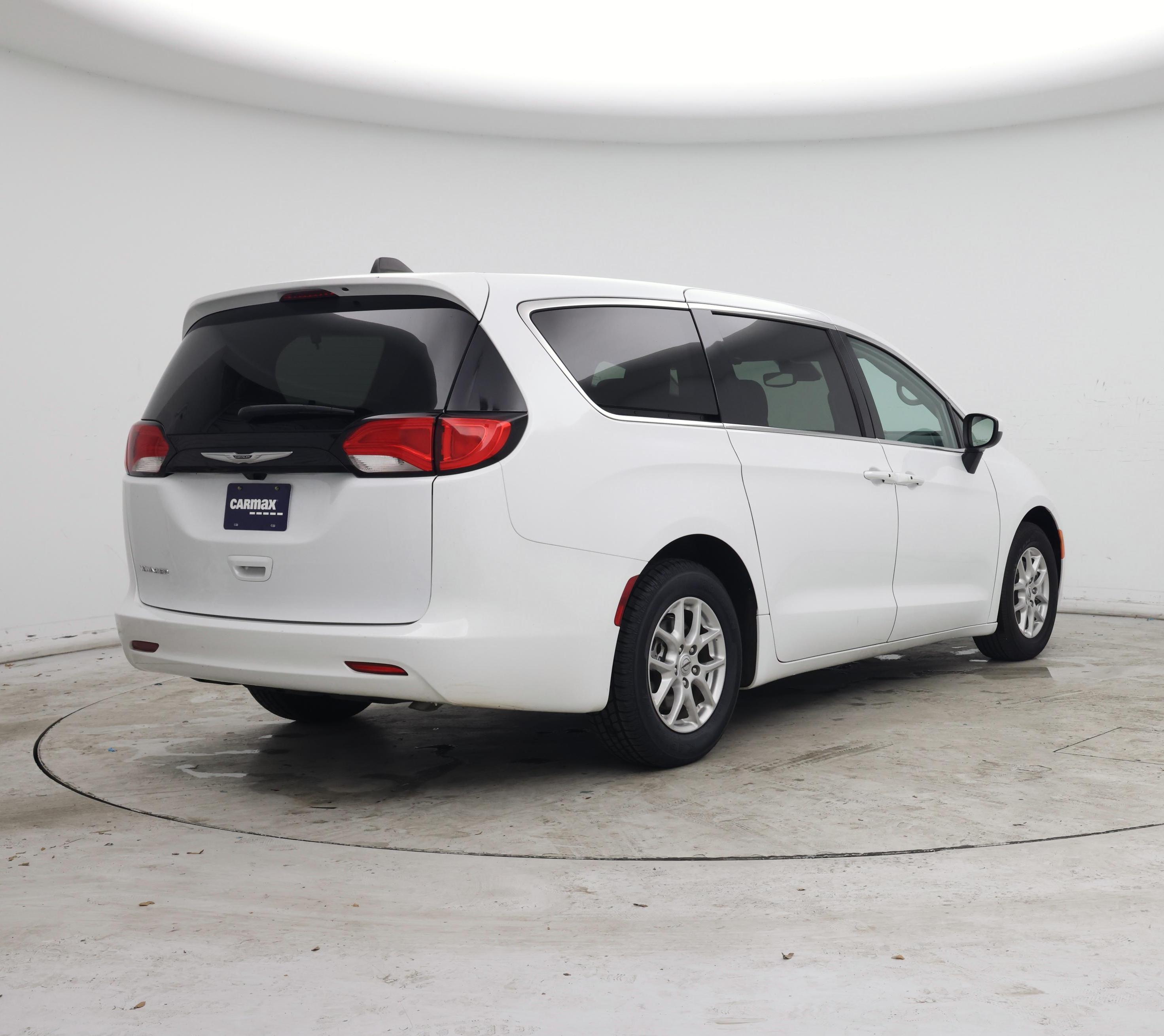 Thumbnail: 2023 Chrysler Voyager - 8