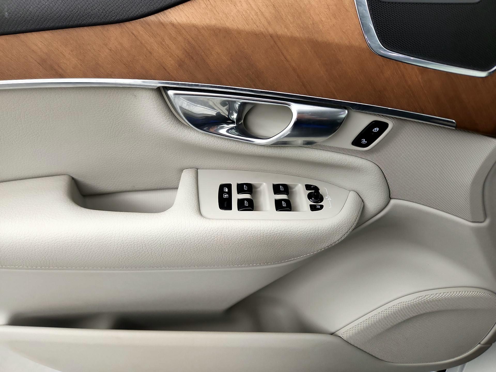 Thumbnail: 2022 Volvo XC90 - 10