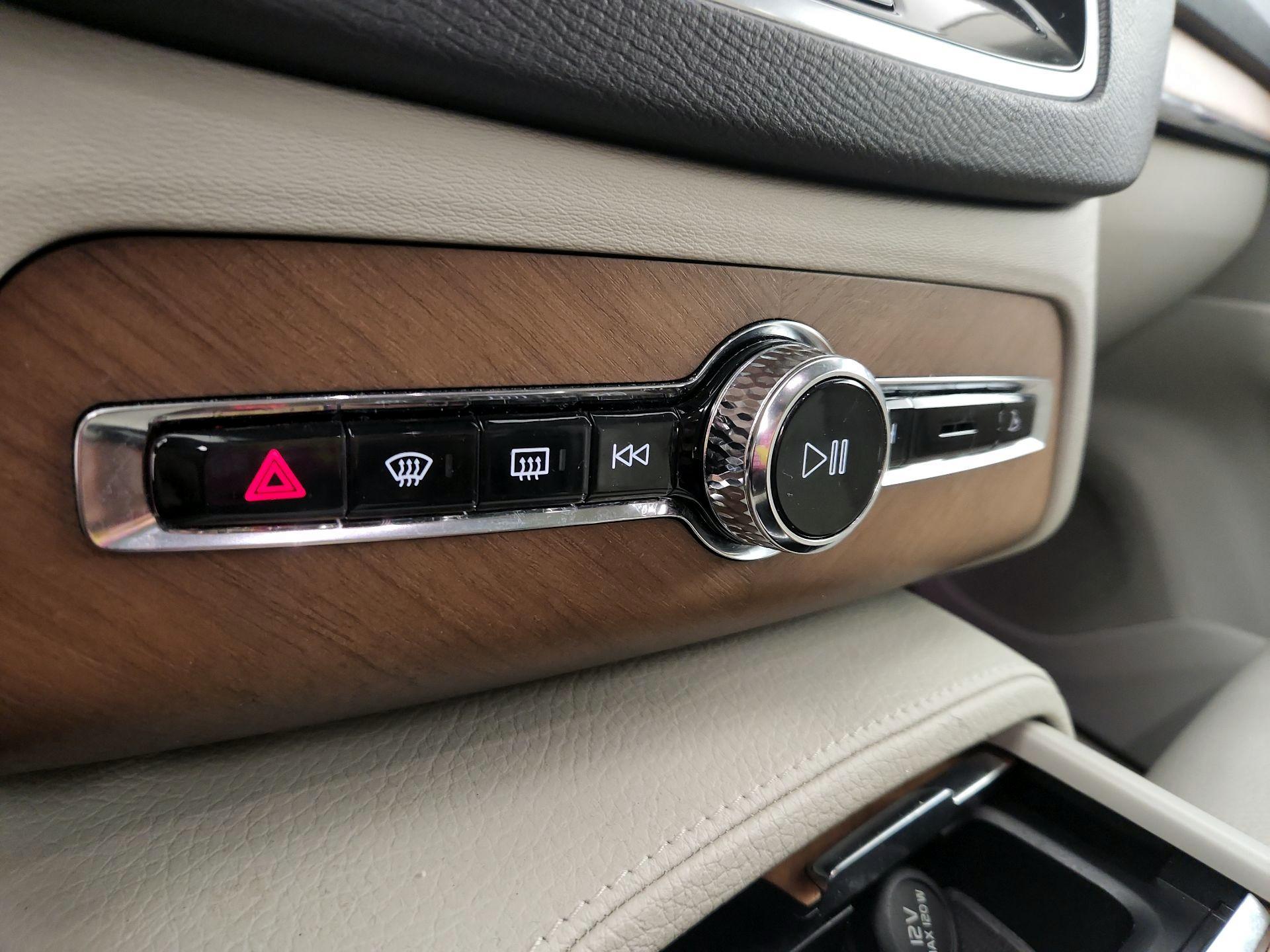 Thumbnail: 2022 Volvo XC90 - 15