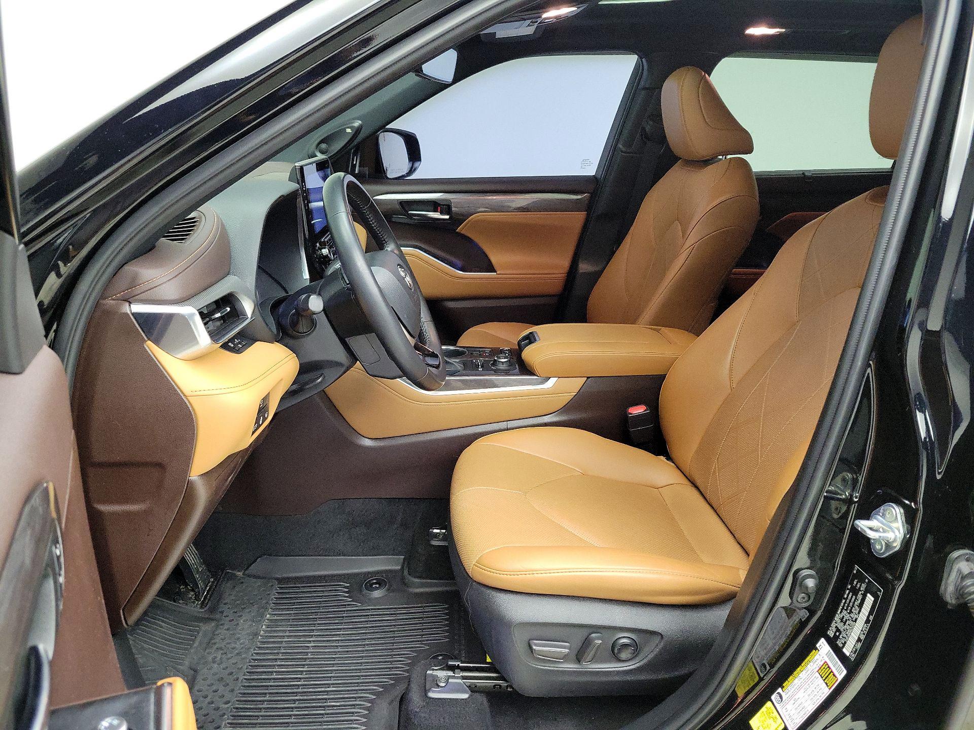 Thumbnail: 2022 Toyota Highlander - 11