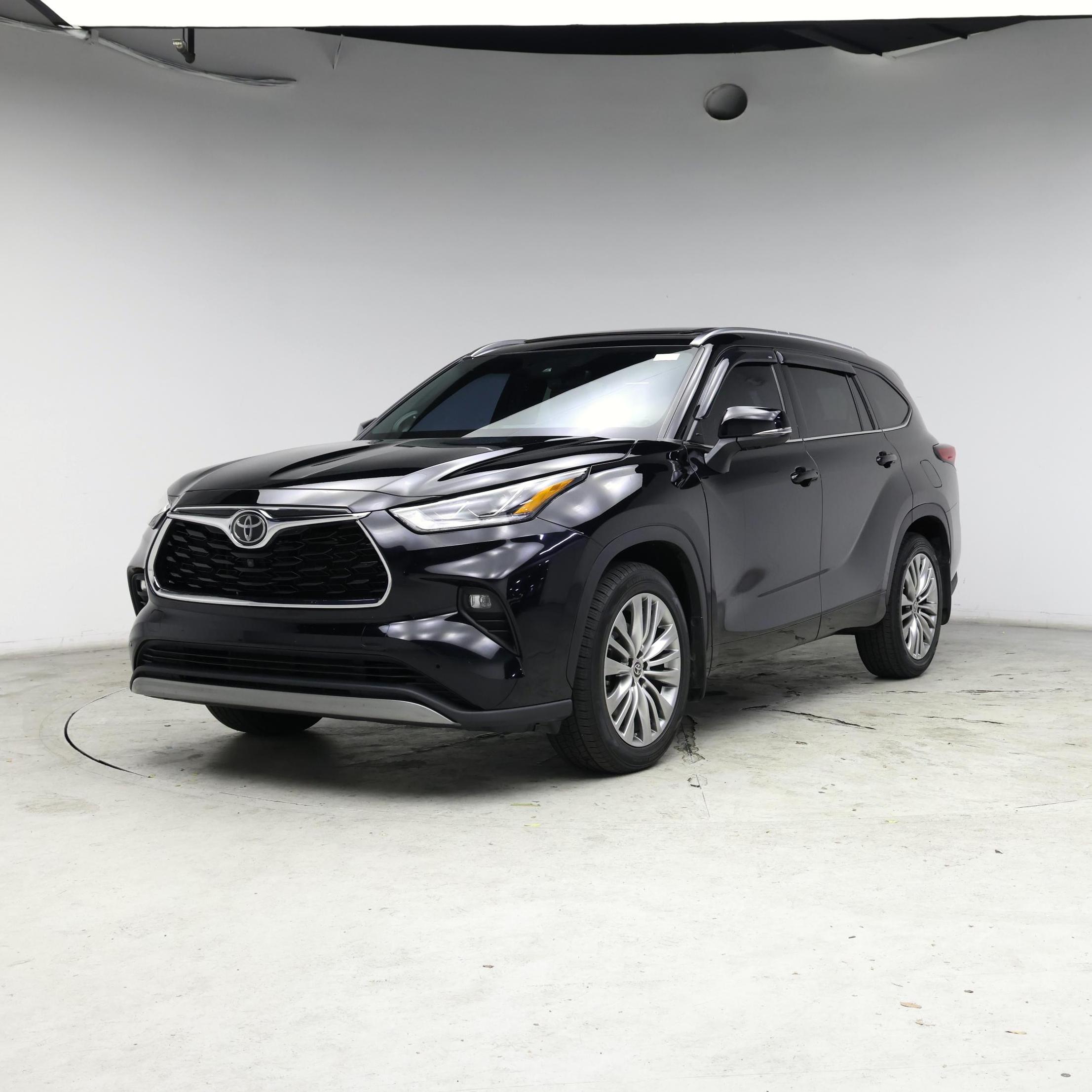 Thumbnail: 2022 Toyota Highlander - 4